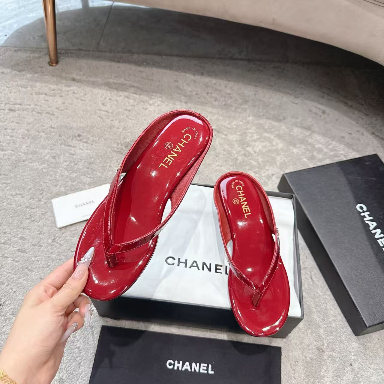 CHANE1 高品質パテントレザー スリッパ【50％割引+送料無料】