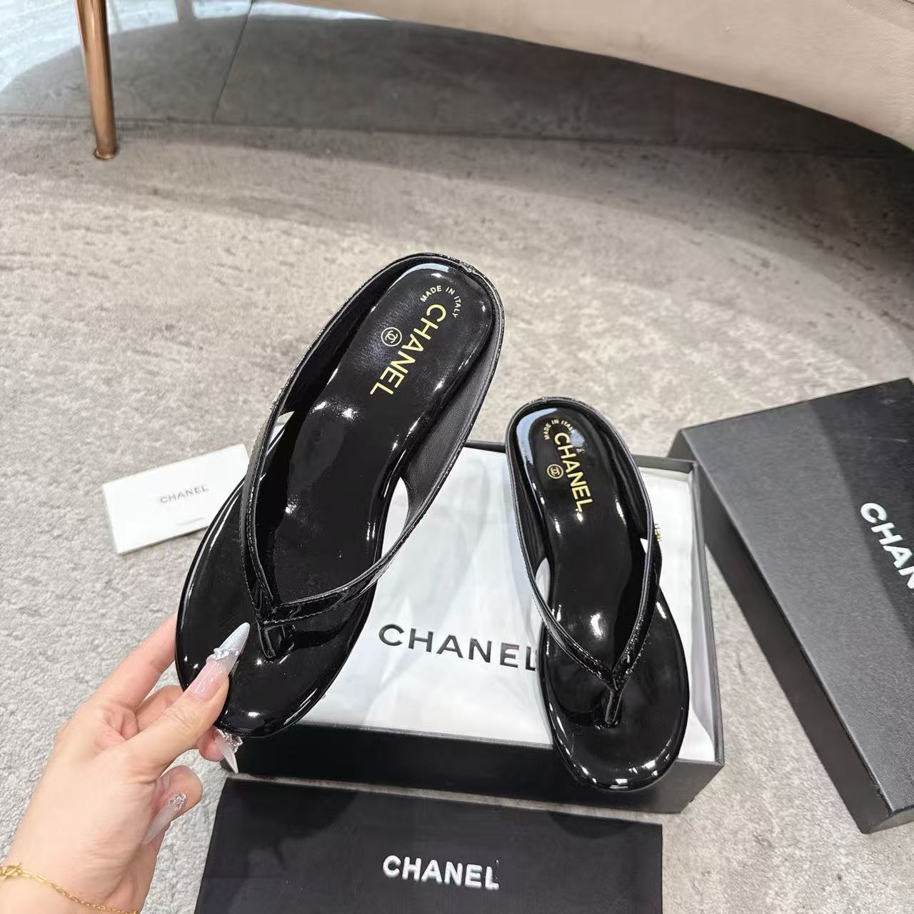 CHANE1 高品質パテントレザー スリッパ【50％割引+送料無料】