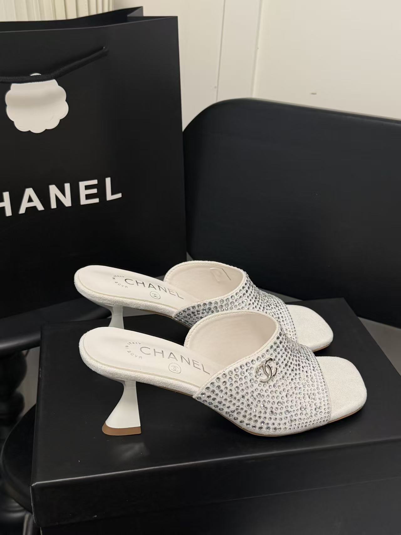 CHANE1 ダブルC ローヒール【50％割引+送料無料】