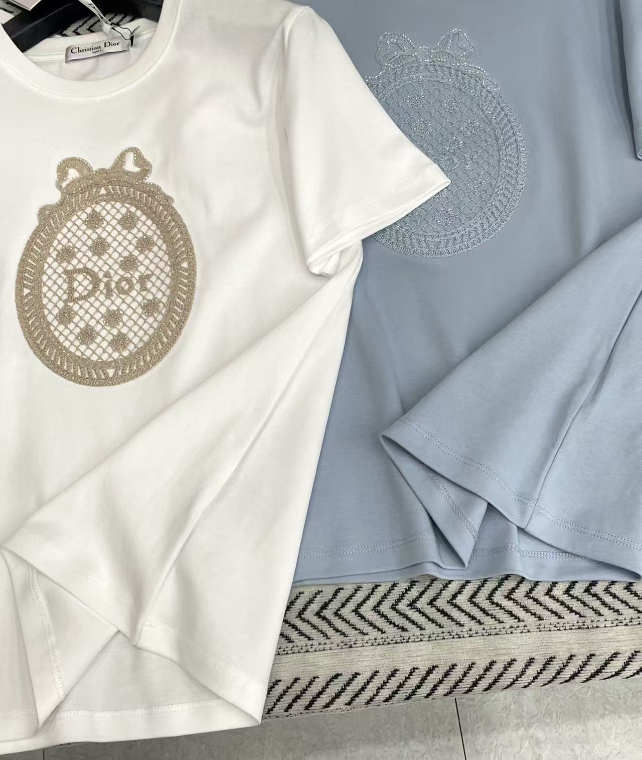 DIOR 刺繍ロゴTシャツ【50％割引+送料無料】