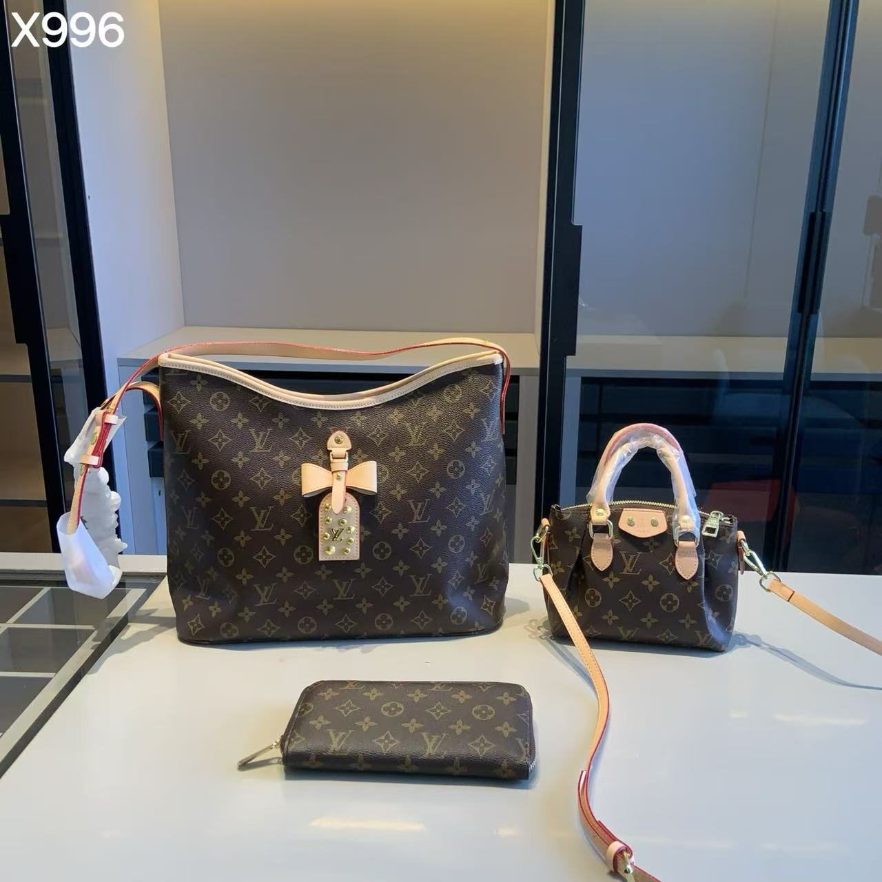 【LV  】コンビネーション3点セット【50％割引+送料無料】X996