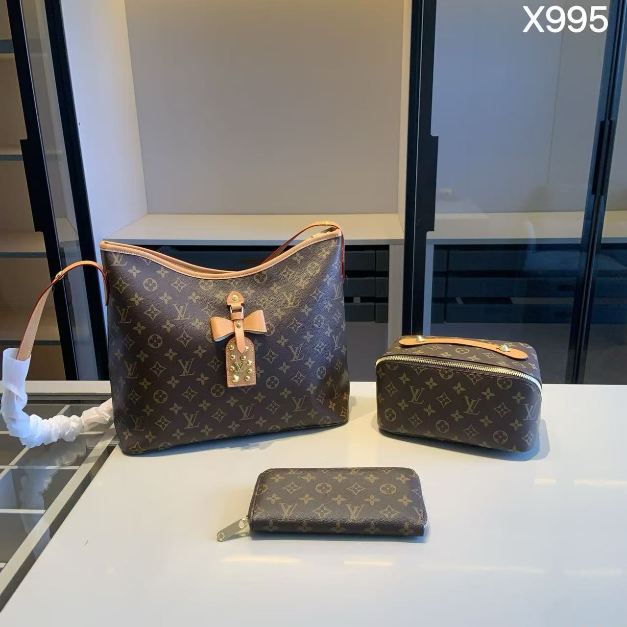 【LV  】コンビネーション3点セット【50％割引+送料無料】X995