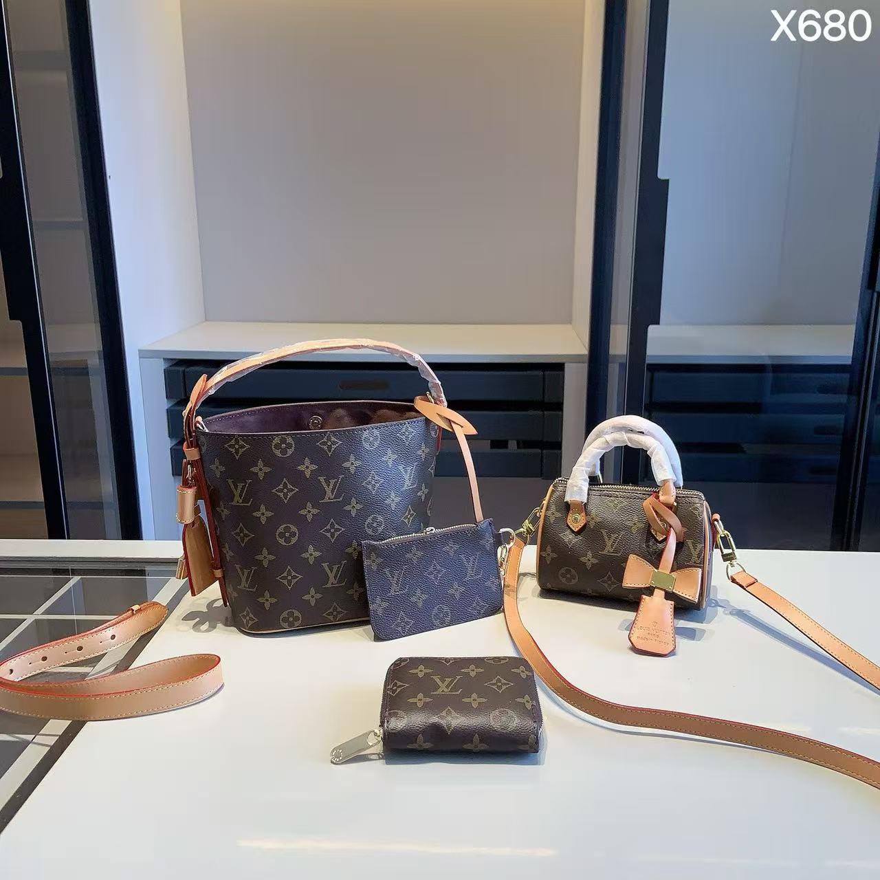 【LV  】コンビネーション3点セット【50％割引+送料無料】X680