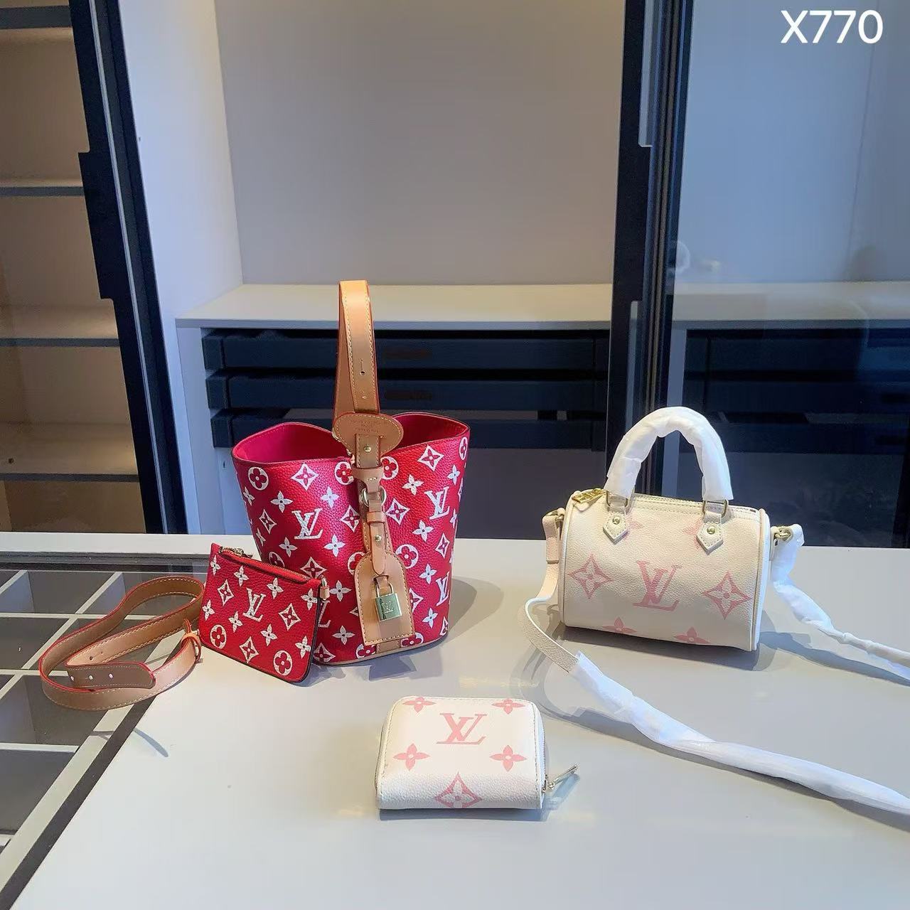 【LV 】コンビネーション3点セット【50％割引+送料無料】X770