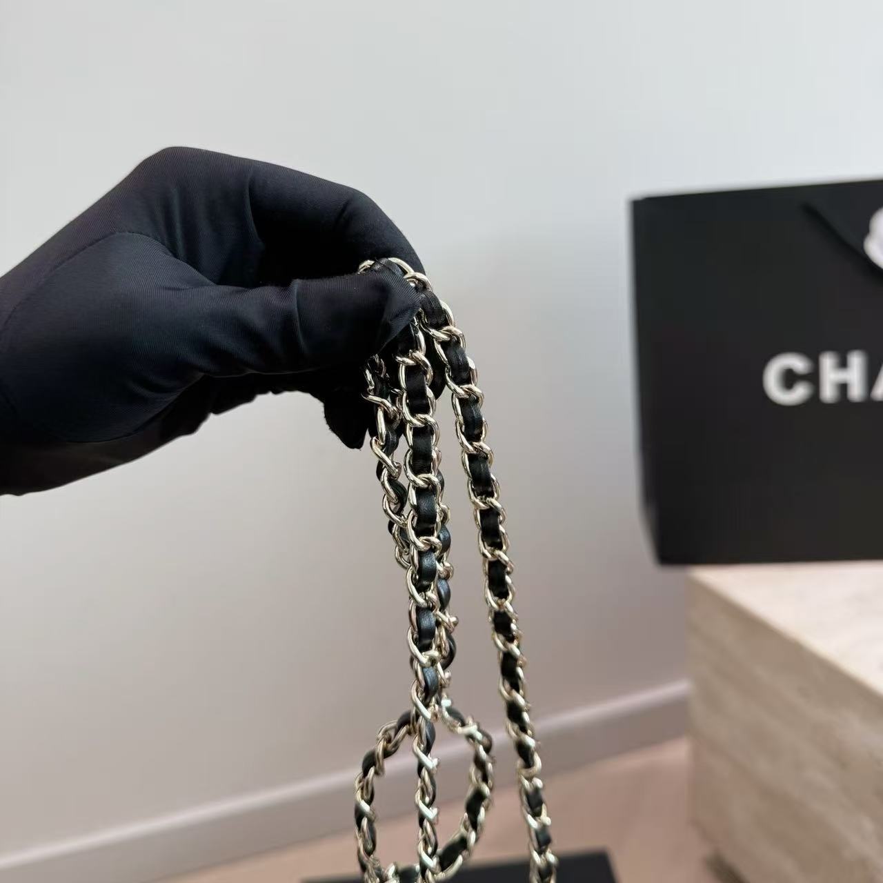 CHANE1 メタルロゴチェーンバッグ【50％割引+送料無料】