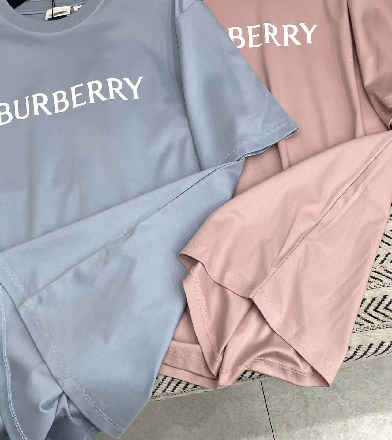 BUR8ERRY シンプルレターTシャツ【50％割引+送料無料】