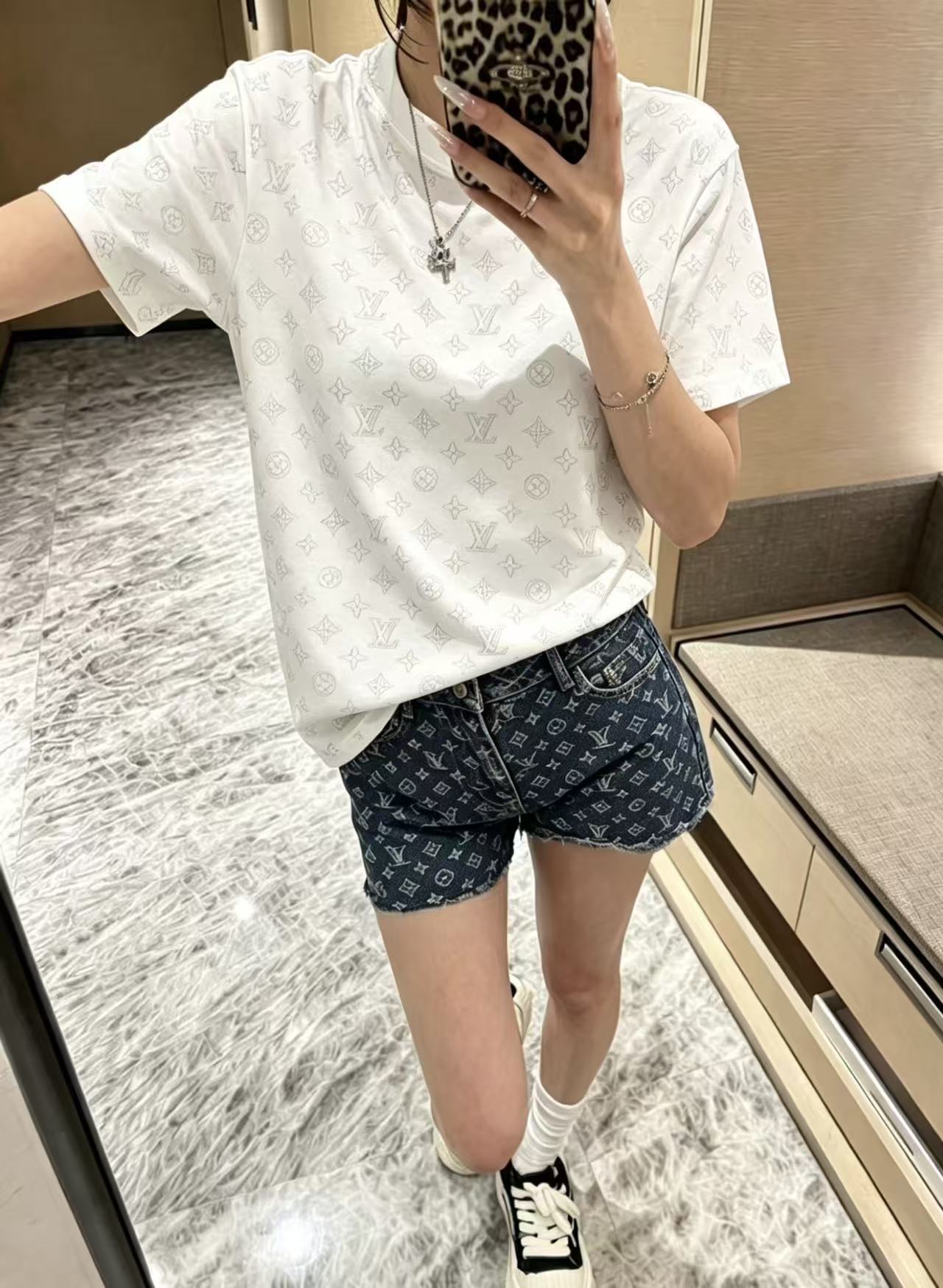 LV 四つ葉のクローバー柄Tシャツ【50％割引+送料無料】
