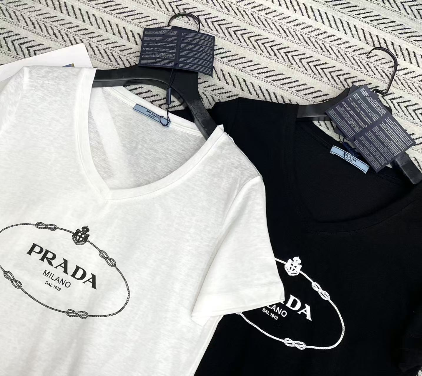 PR4DA シンプルVネックレターTシャツ【50％割引+送料無料】