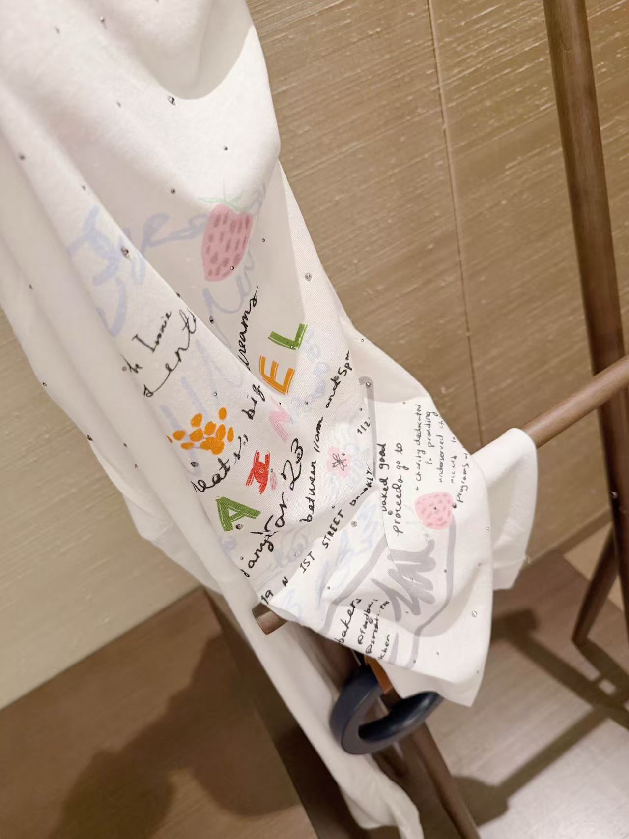 CHANE1 ラインストーンレター長袖Tシャツ【50％割引+送料無料】