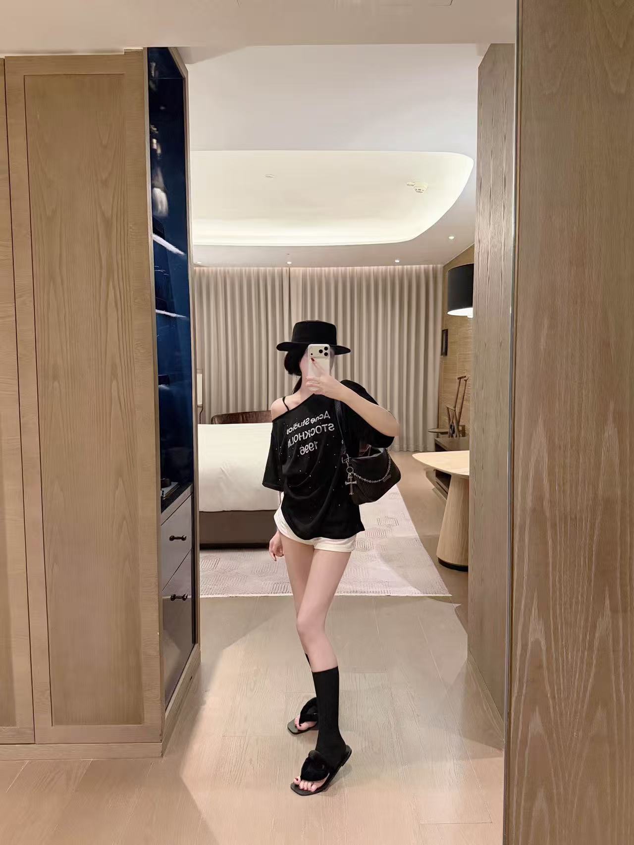 Acne Studiosオフショルダーラインストーン付き日焼け防止Tシャツ【50％割引+送料無料】