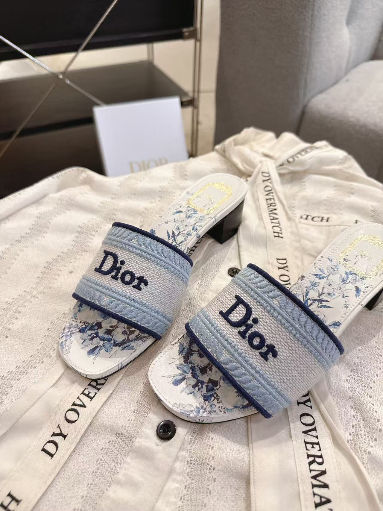 DIOR 高品質刺繍・プリント入り ローヒールシューズ【50％割引+送料無料】