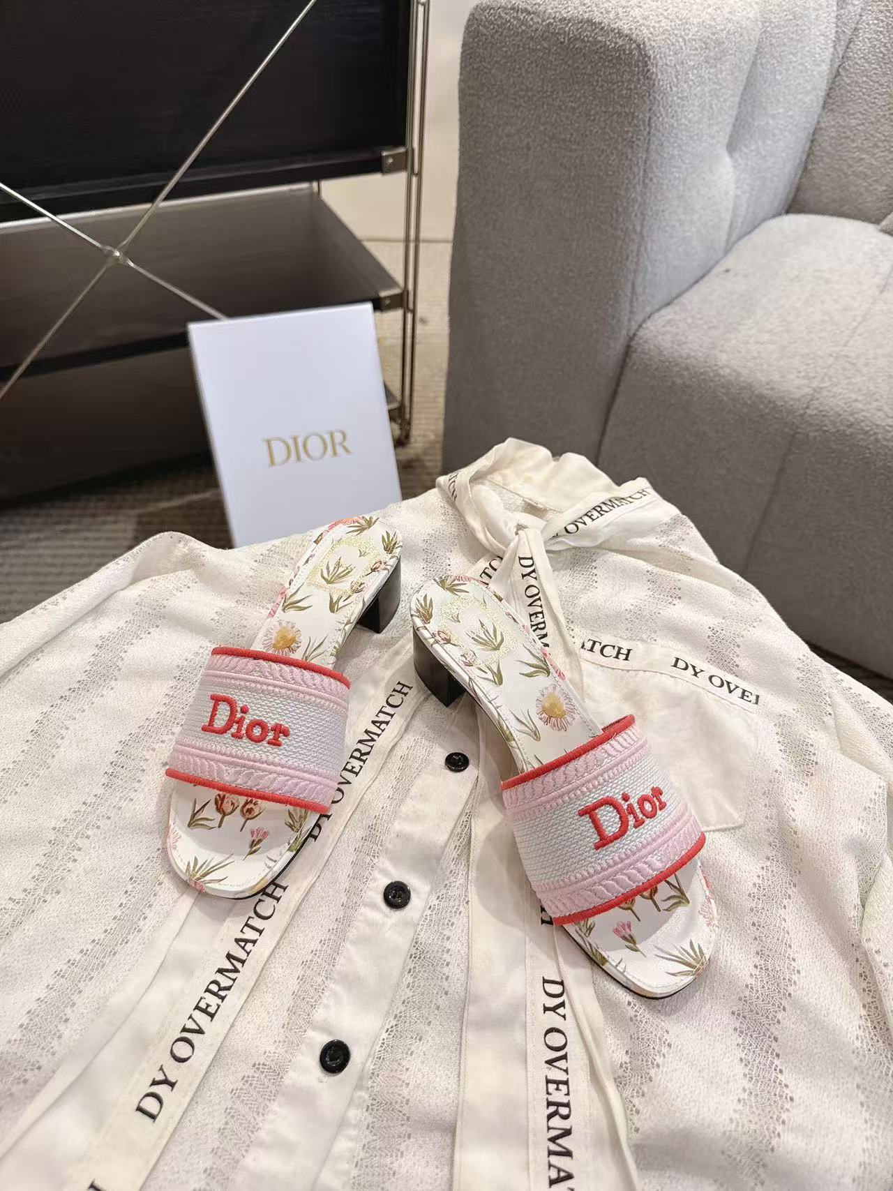 DIOR 高品質刺繍・プリント入り ローヒールシューズ【50％割引+送料無料】