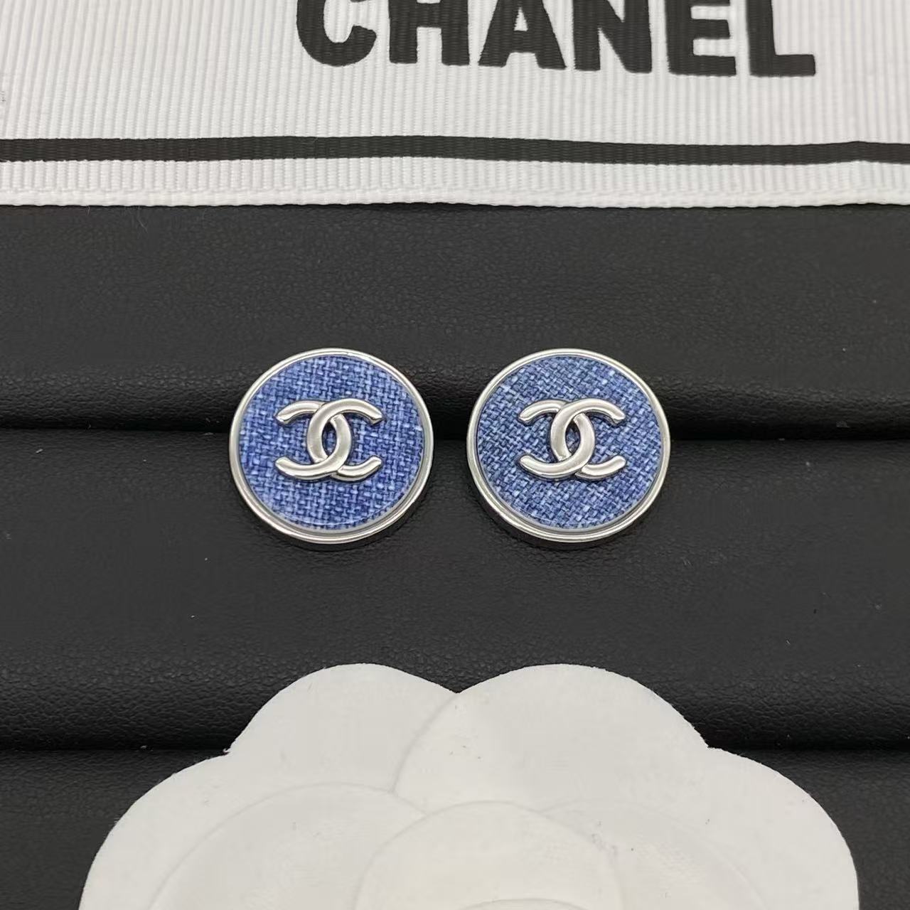 CHANE1 ダブルC ブルースタッドピアス【50％割引+送料無料】