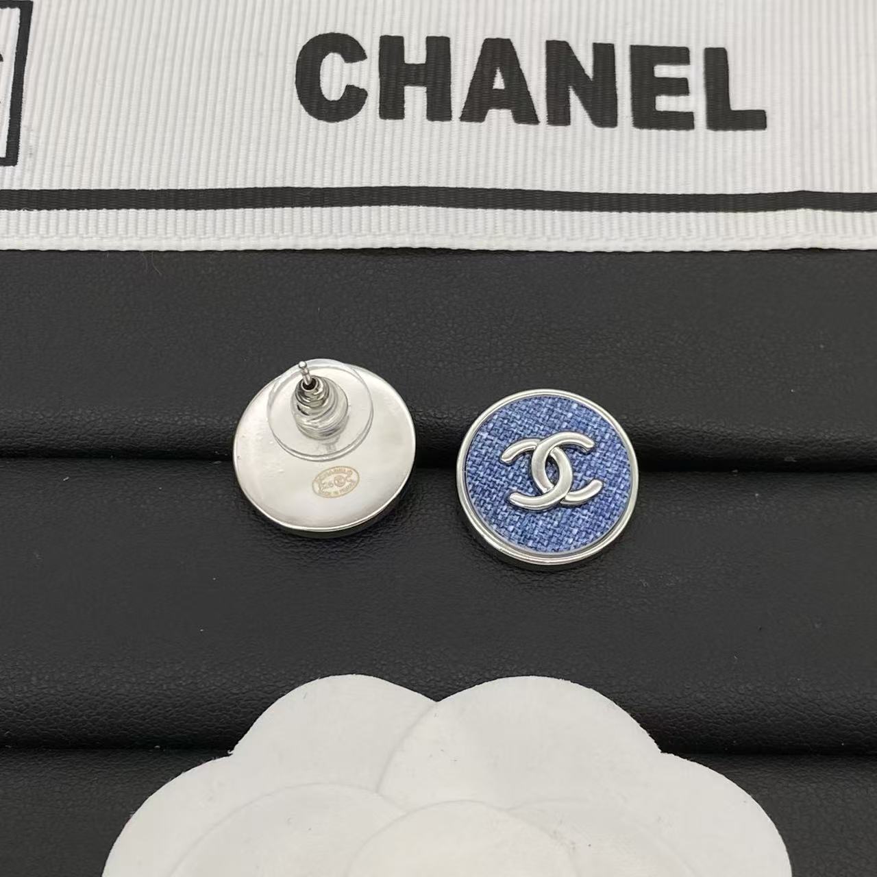 CHANE1 ダブルC ブルースタッドピアス【50％割引+送料無料】