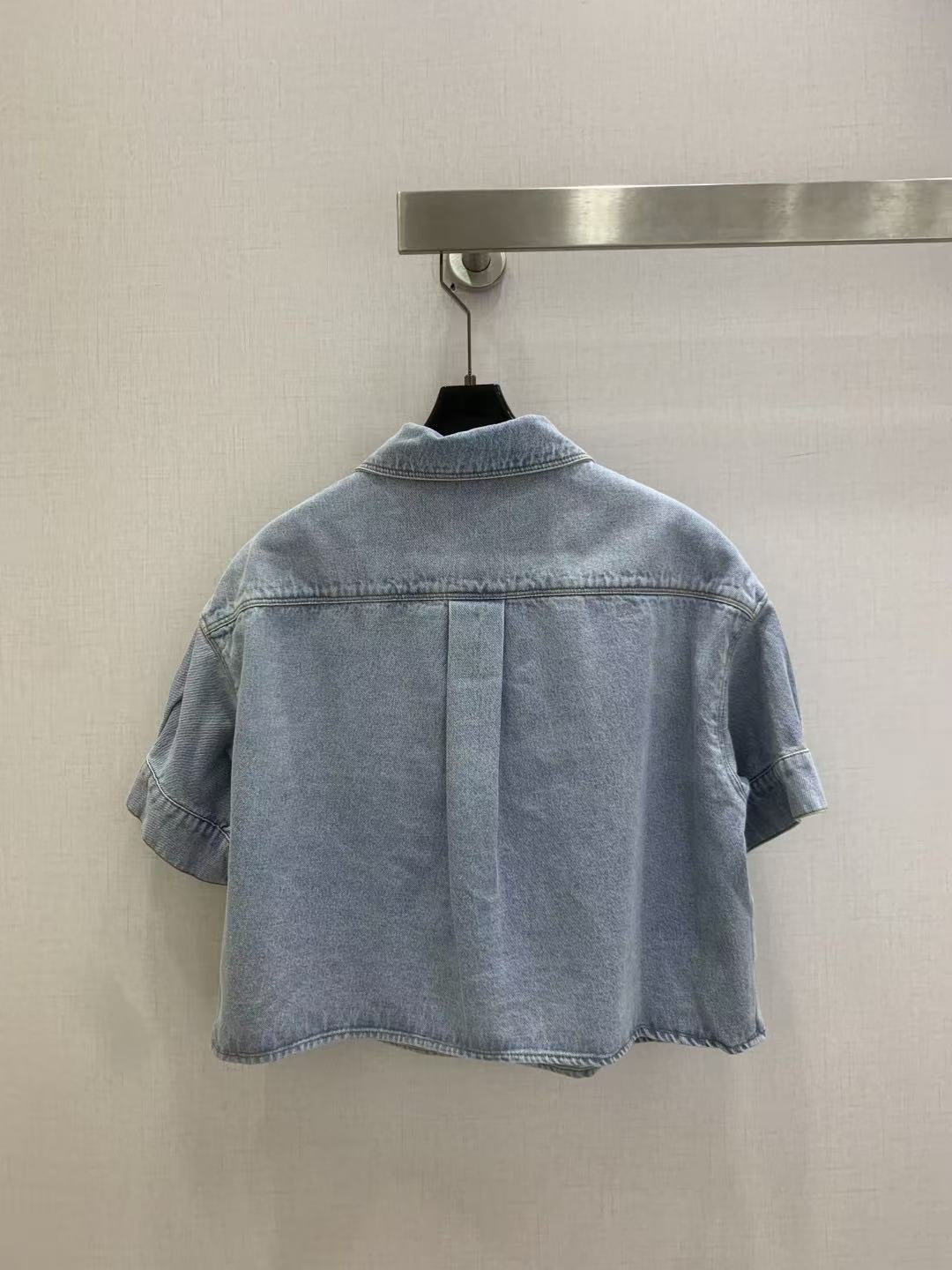 L0WEW刺繍ロゴ入りデニムトップス【50％割引+送料無料】