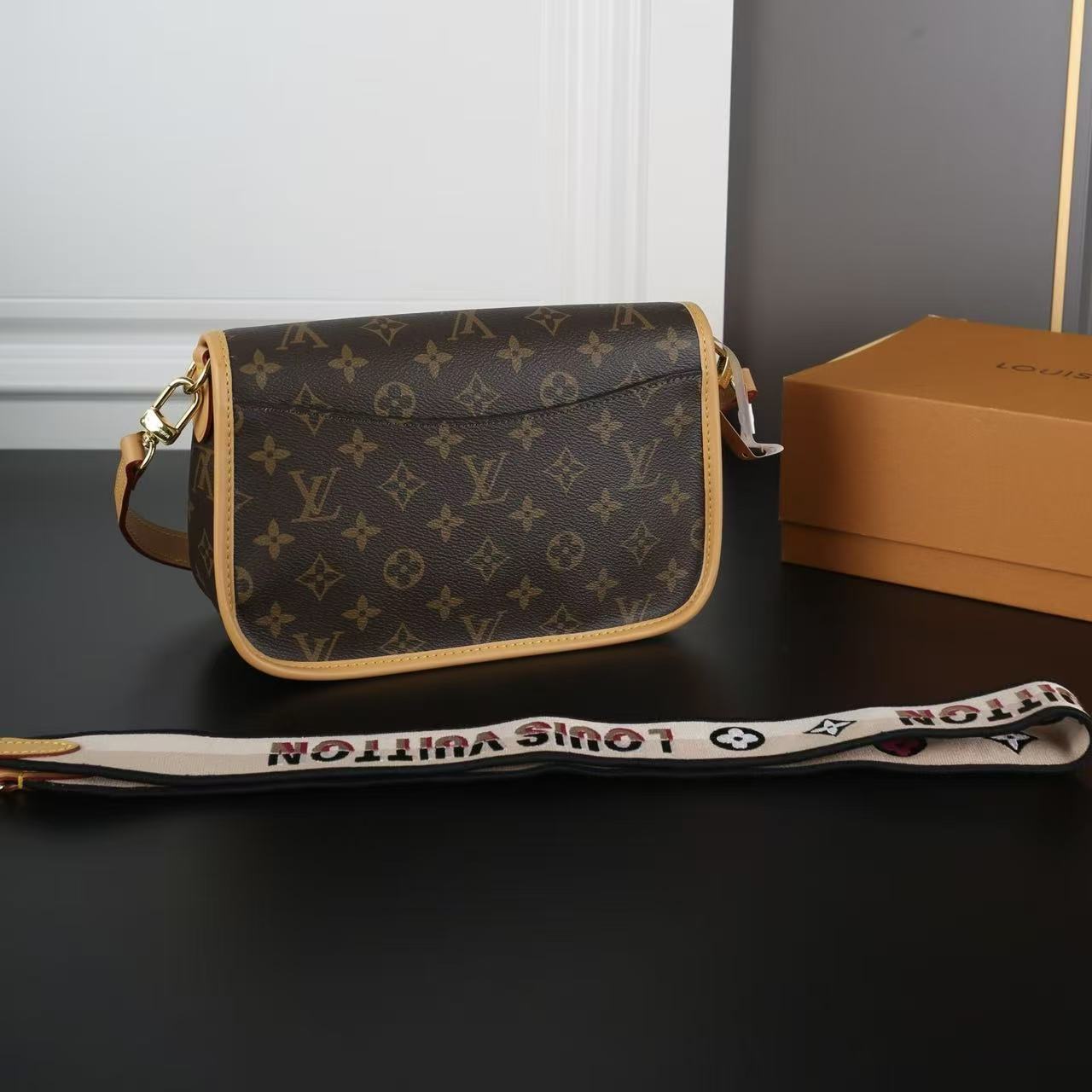 LV Diane脇下バッグ【50％割引+送料無料】