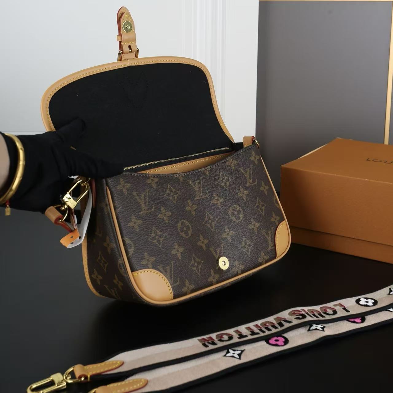LV Diane脇下バッグ【50％割引+送料無料】