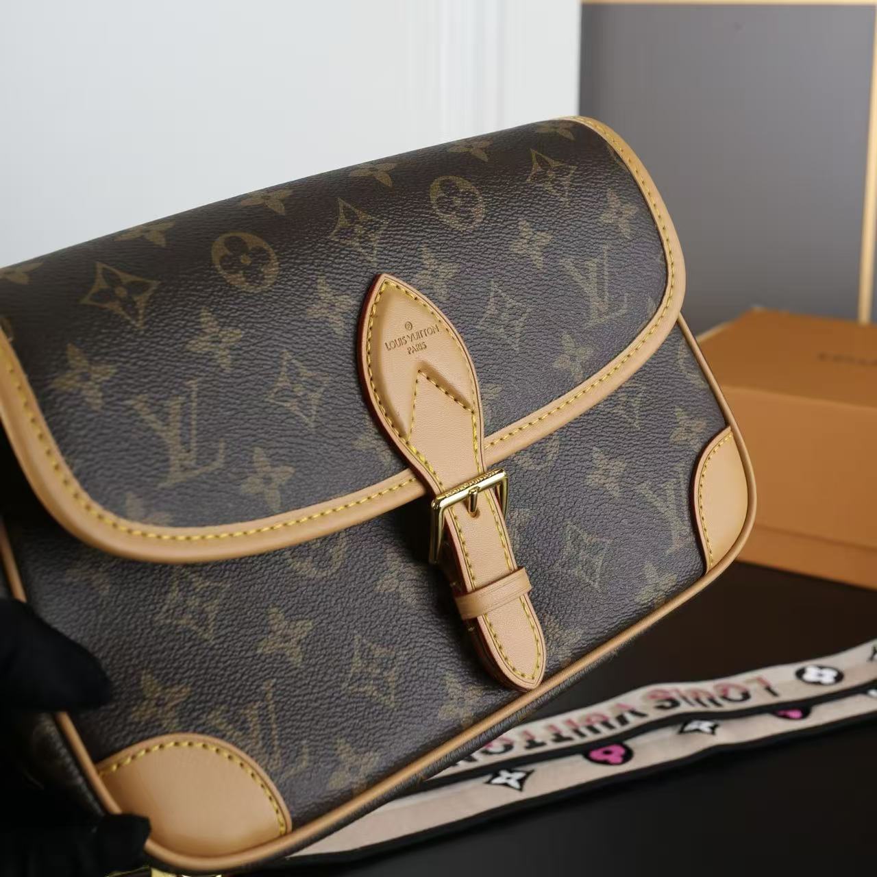 LV Diane脇下バッグ【50％割引+送料無料】