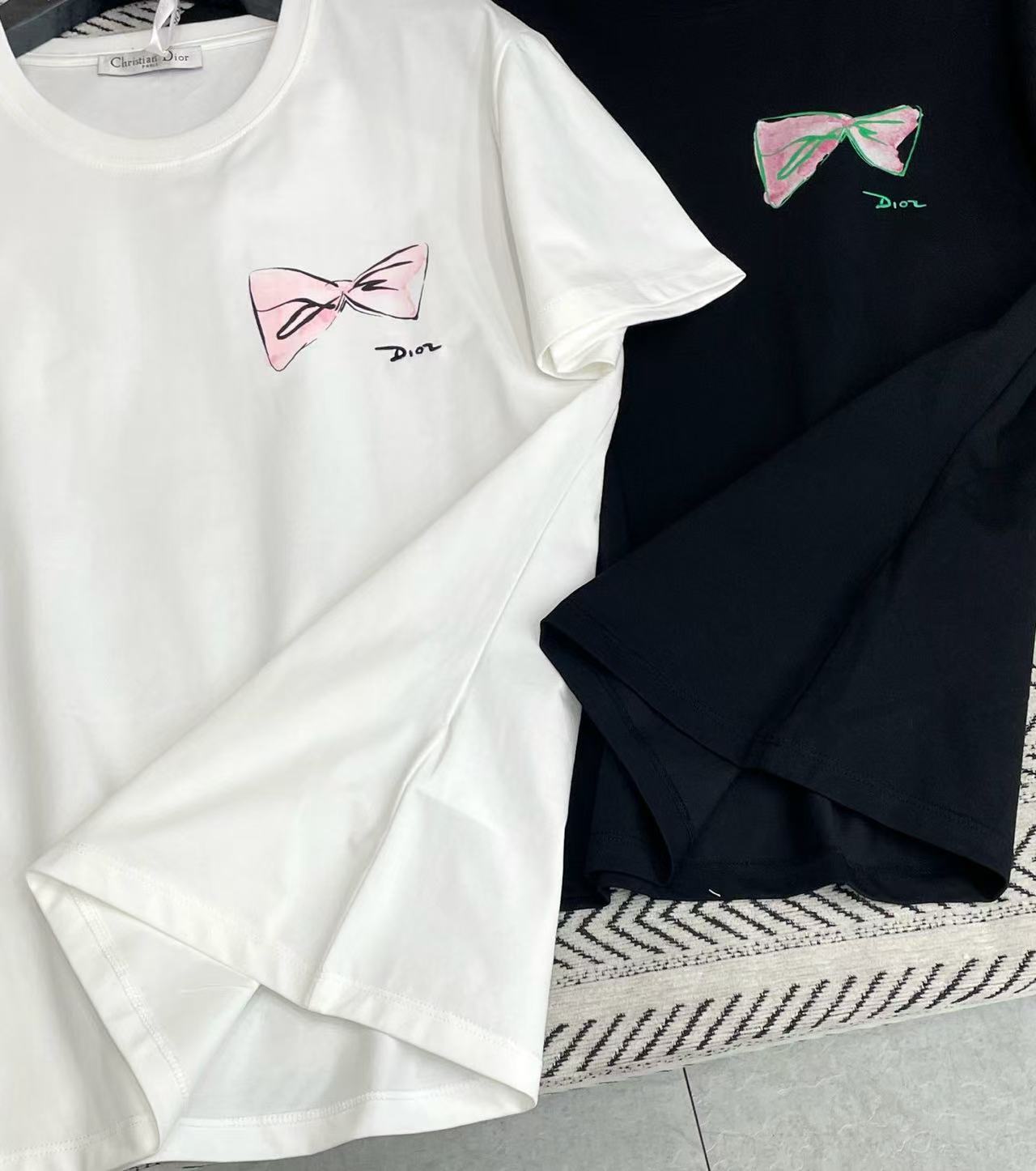 DI0R刺繍文字入りTシャツ【50％割引+送料無料】