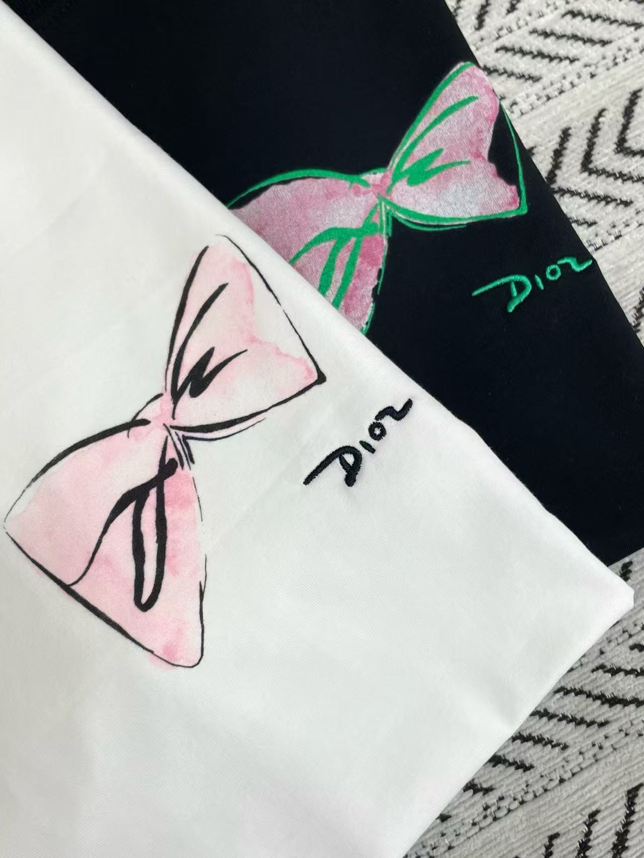 DI0R刺繍文字入りTシャツ【50％割引+送料無料】