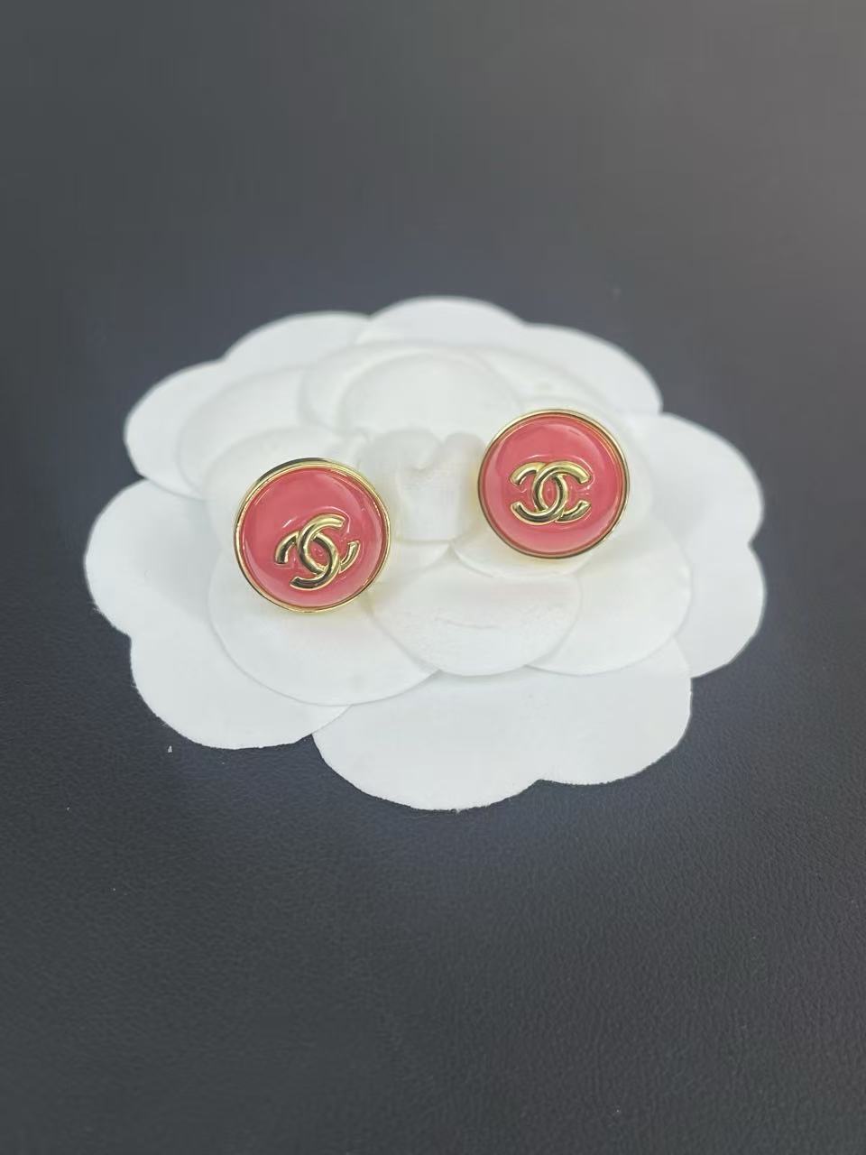 CHANE1 ダブルC ピンクスタッドピアス【50％割引+送料無料】
