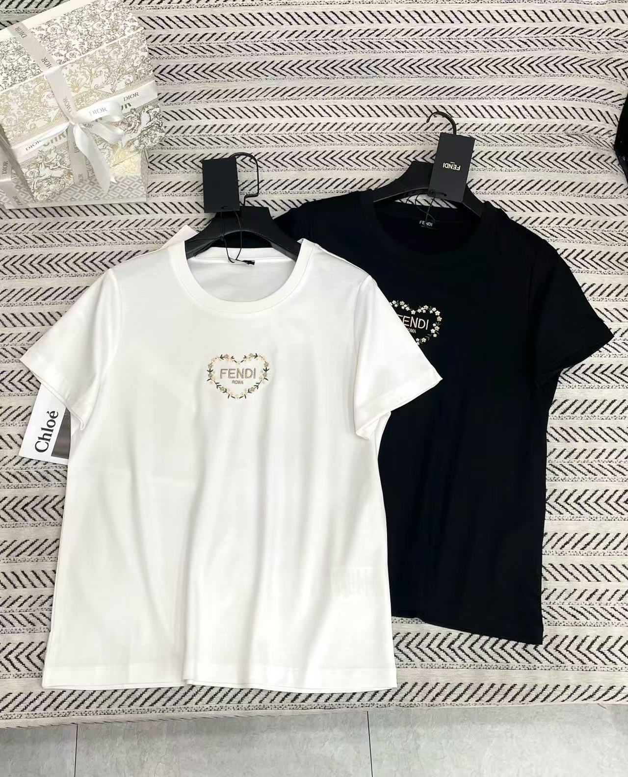 FEND1 刺繍入りレター＆ハートTシャツ【50％割引+送料無料】