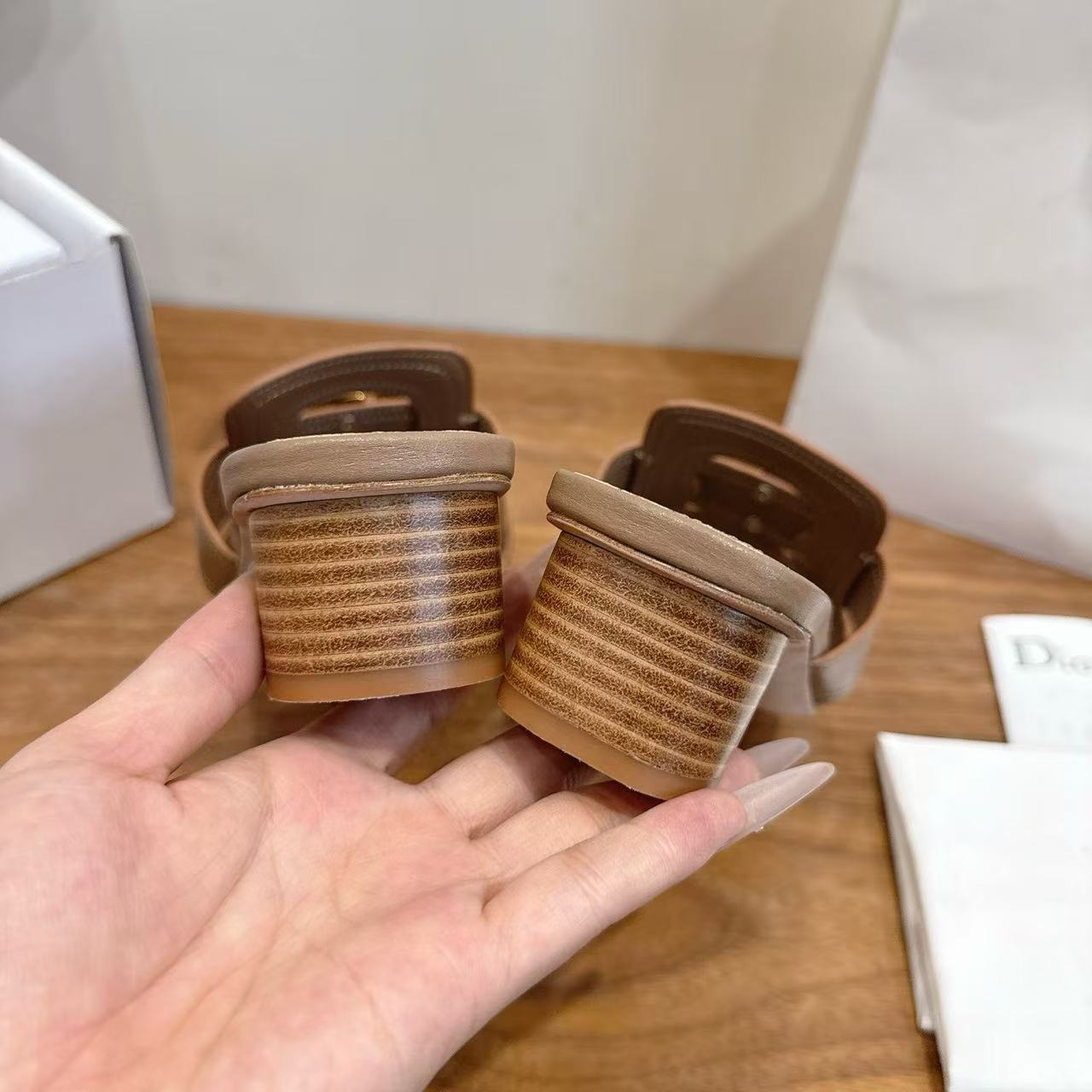 DI0R高品質CDローヒールシューズ【50％割引+送料無料】