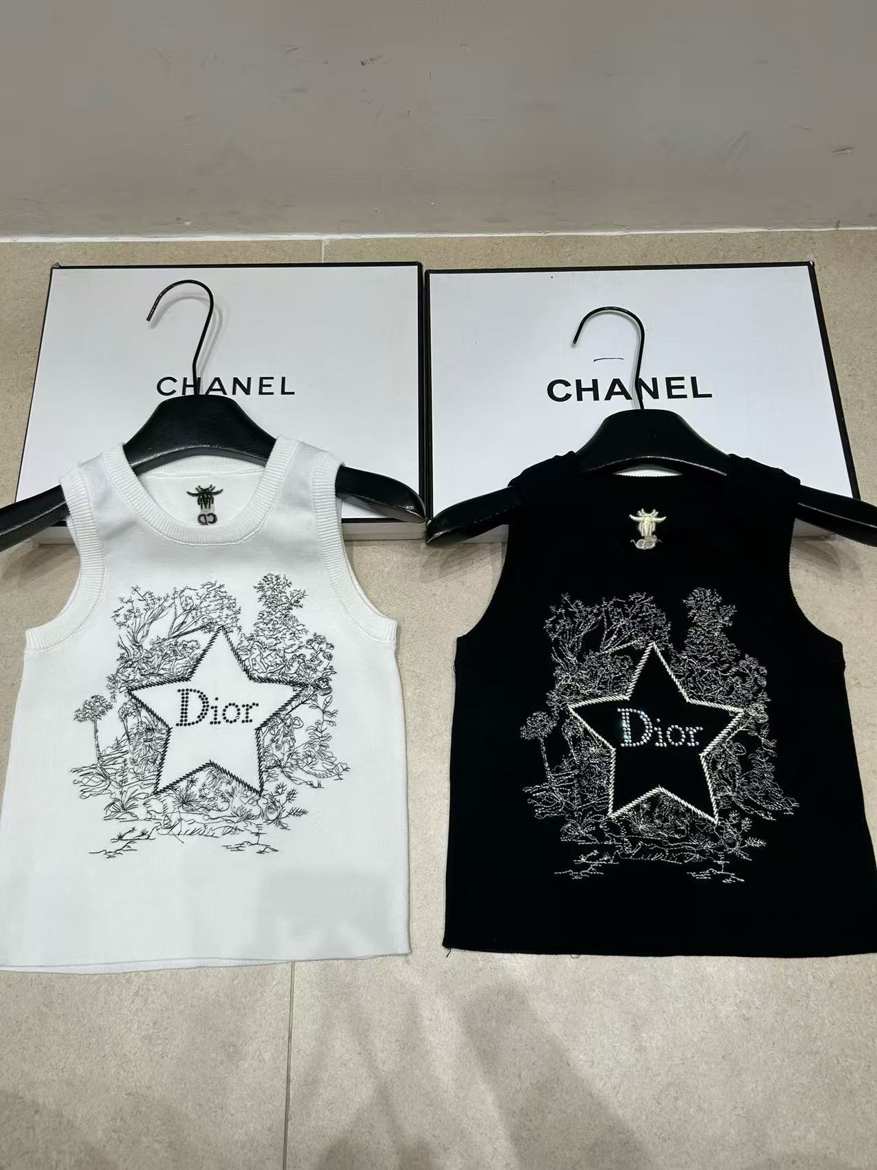 DI0R刺繍入りレターウールベスト【50%割引+送料無料】