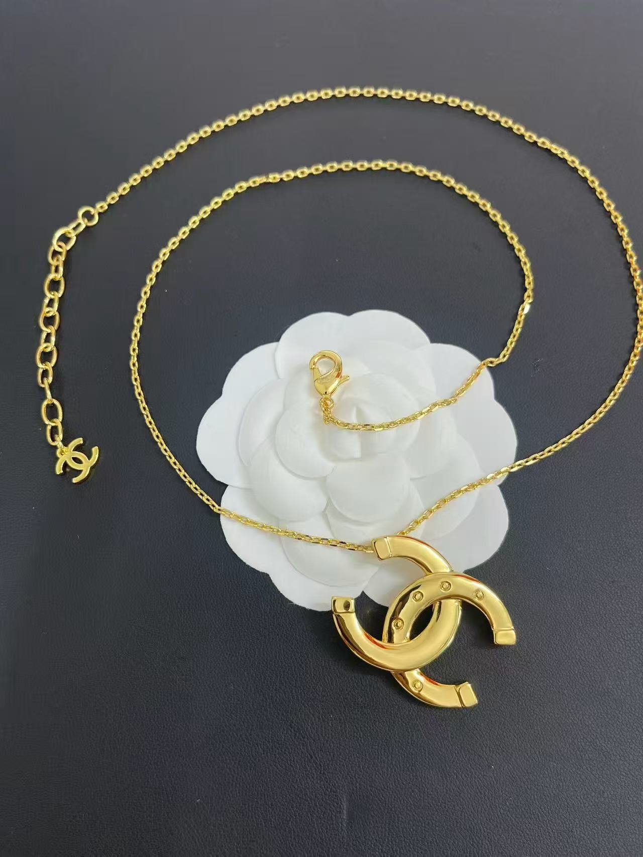 CHANE1 シンプルダブルCネックレス【50％割引+送料無料】