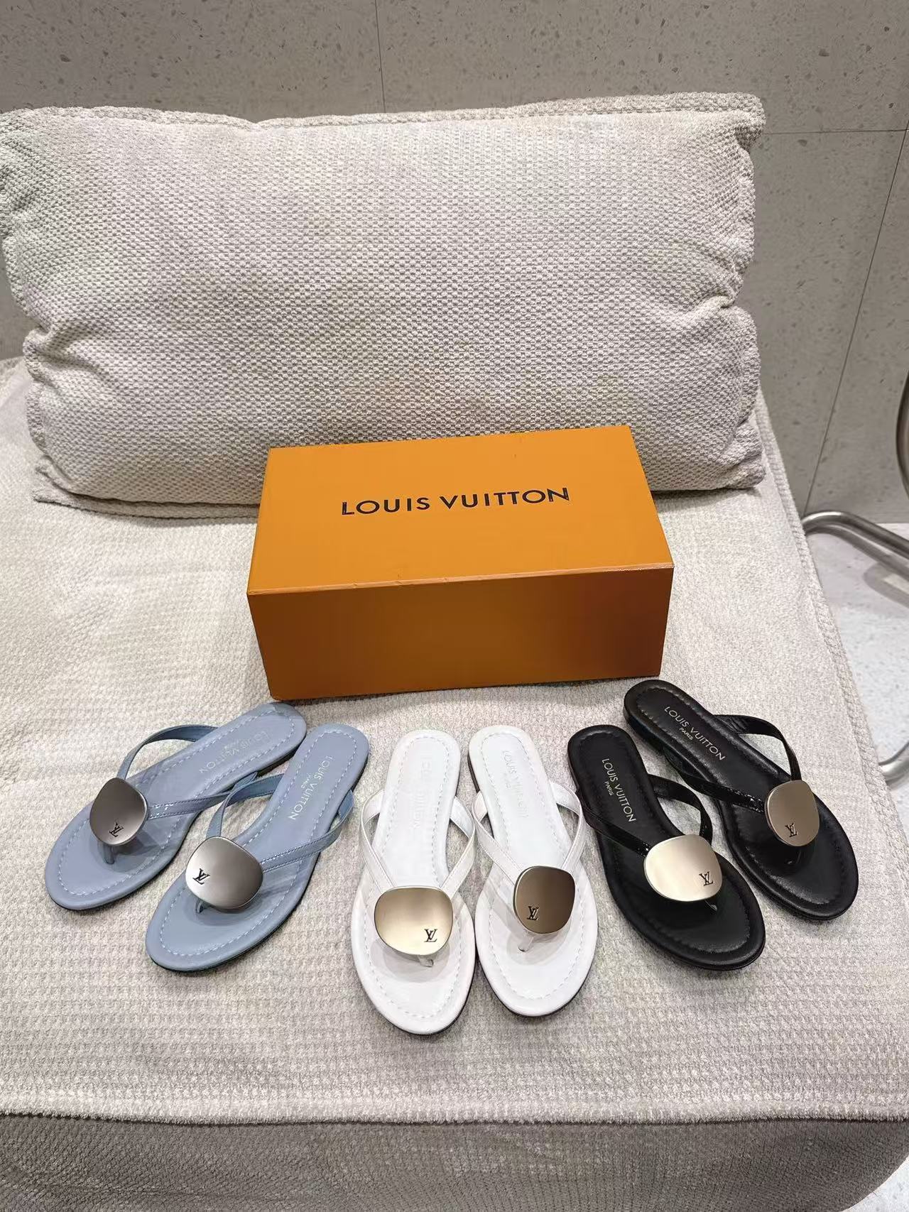 LV高品質のエナメル革フラットシューズ【50％割引+送料無料】