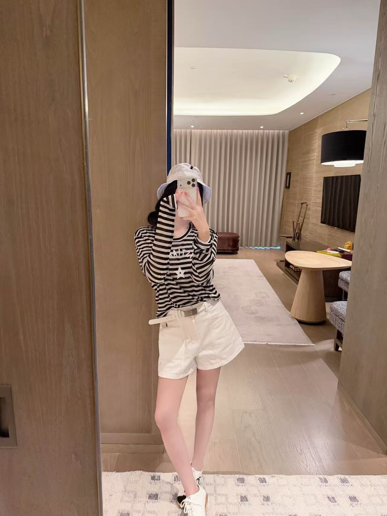 DI0Rストライプ文字入り日焼け防止Tシャツ【50％割引+送料無料】