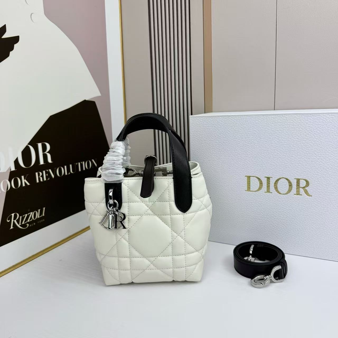 DI0R牛革ハンドバッグ【50%割引+送料無料】