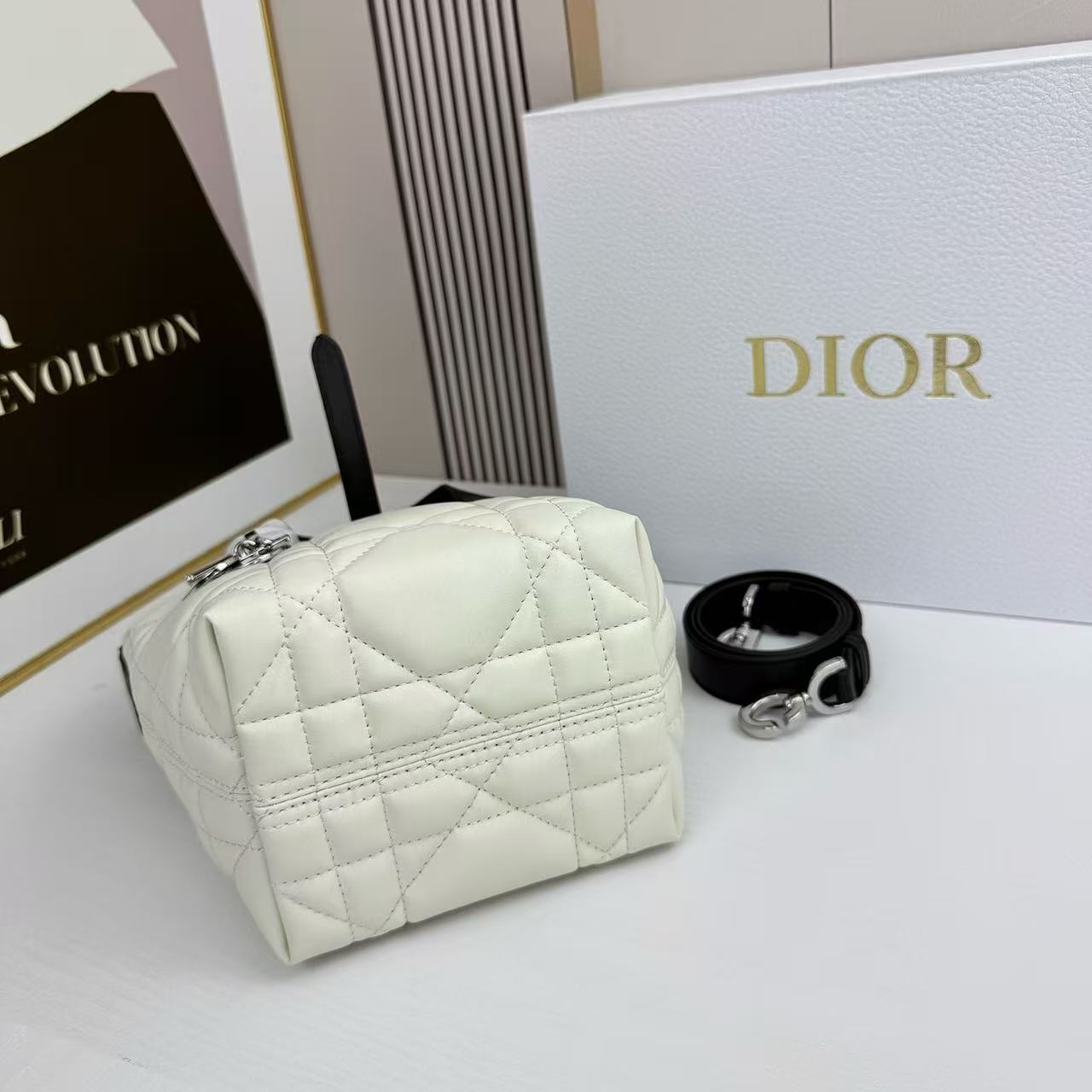 DI0R牛革ハンドバッグ【50%割引+送料無料】