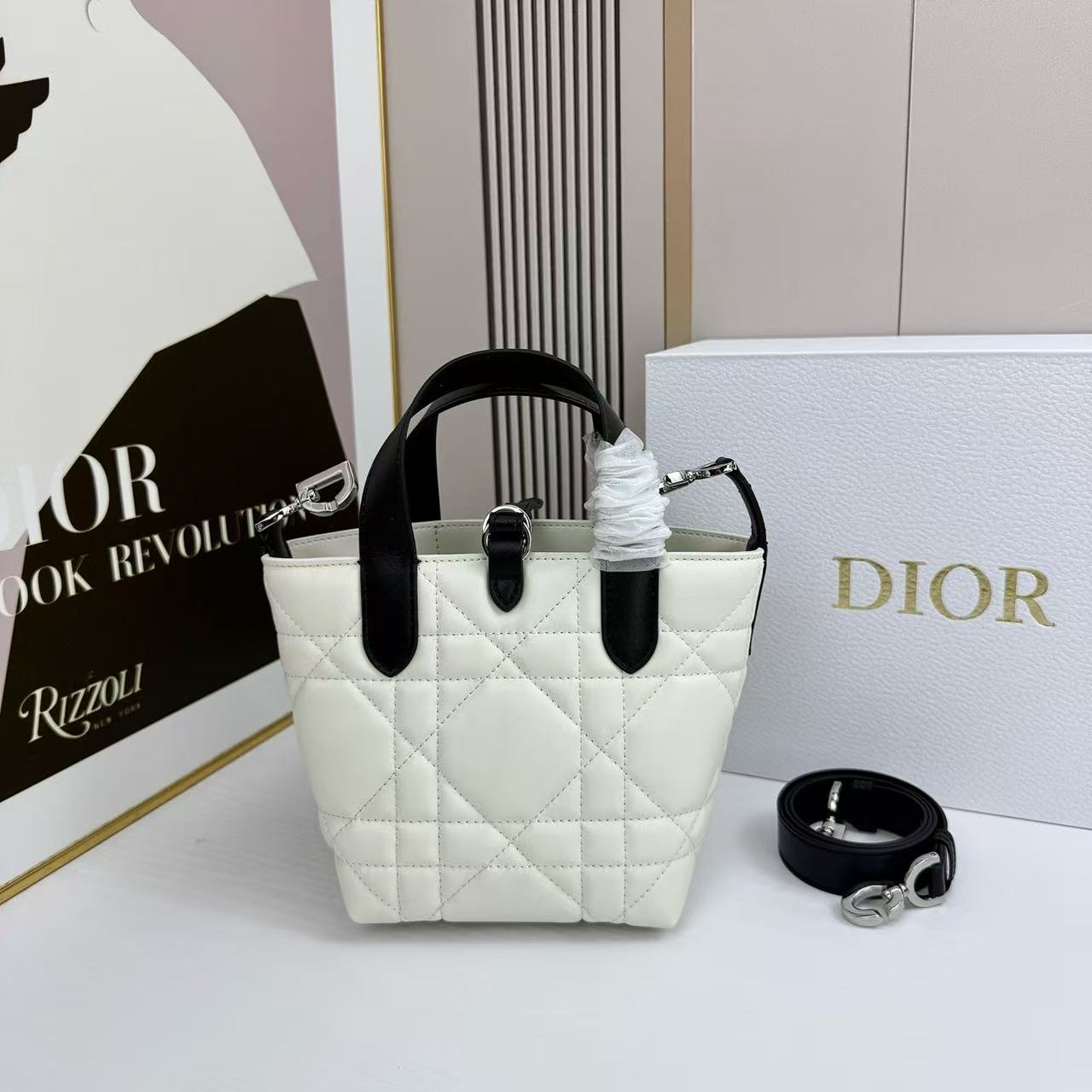 DI0R牛革ハンドバッグ【50%割引+送料無料】
