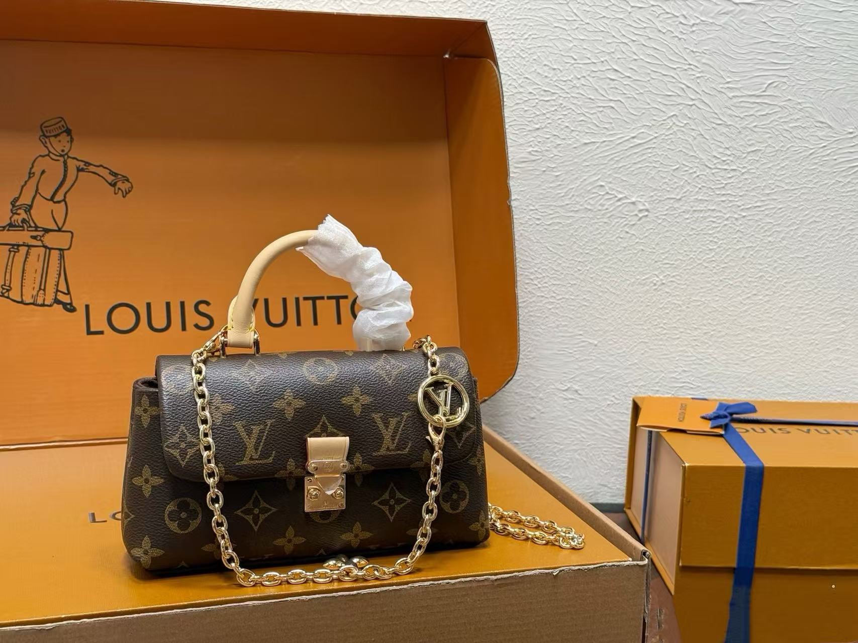 LV Madeleine nanoハンドバッグ【50％割引+送料無料】