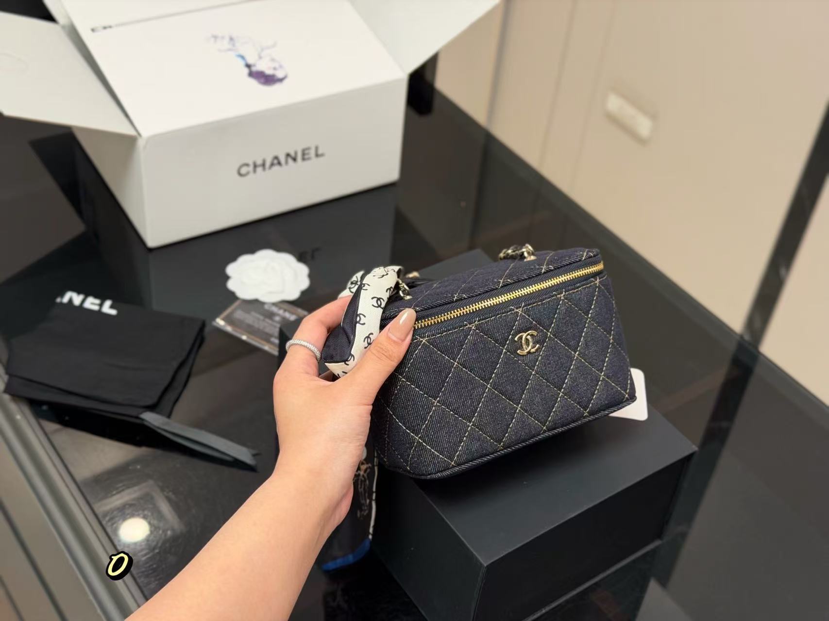CHANE1 ダブルCチェーンデニムバッグ【50%割引+送料無料】