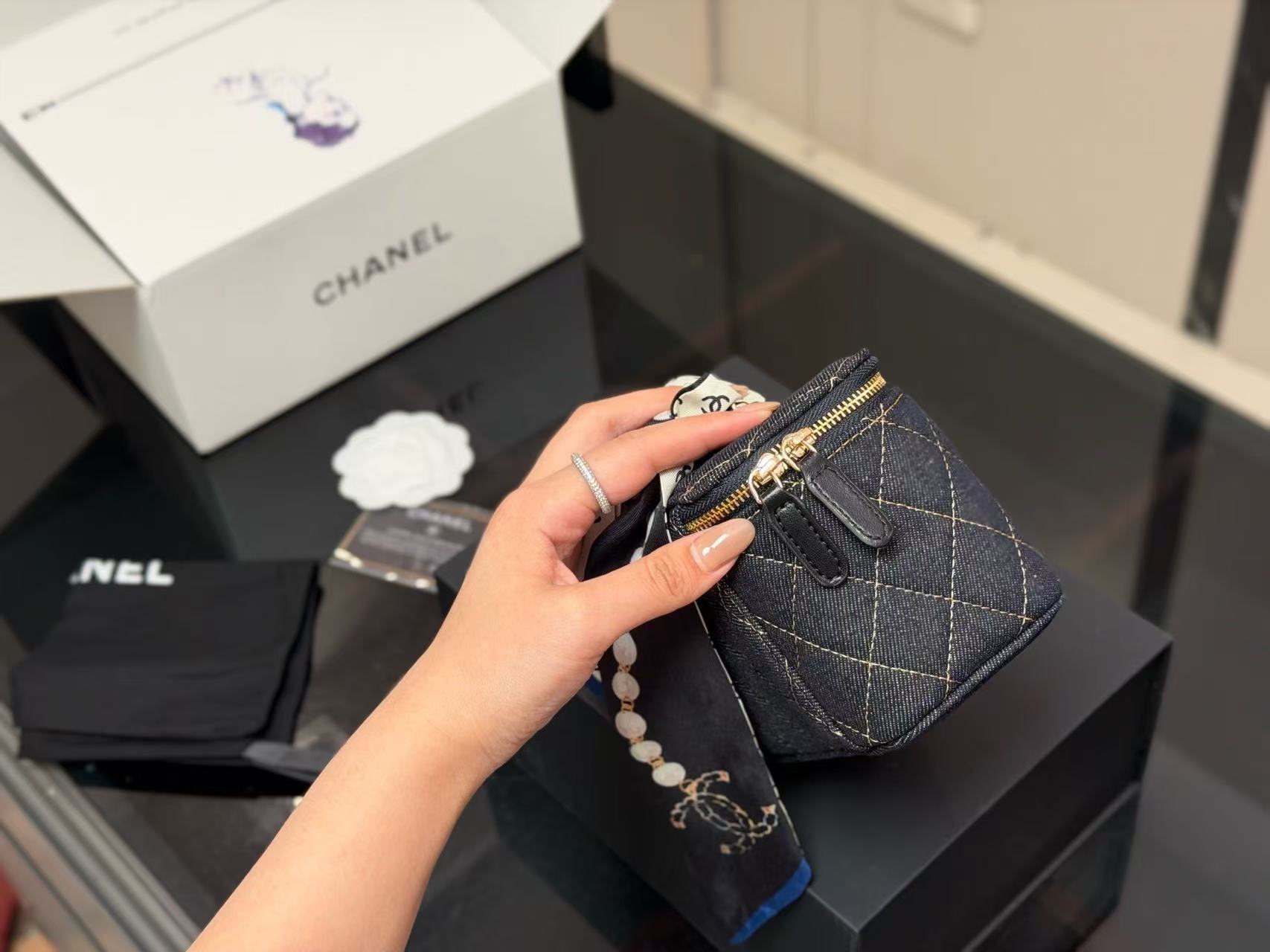 CHANE1 ダブルCチェーンデニムバッグ【50%割引+送料無料】