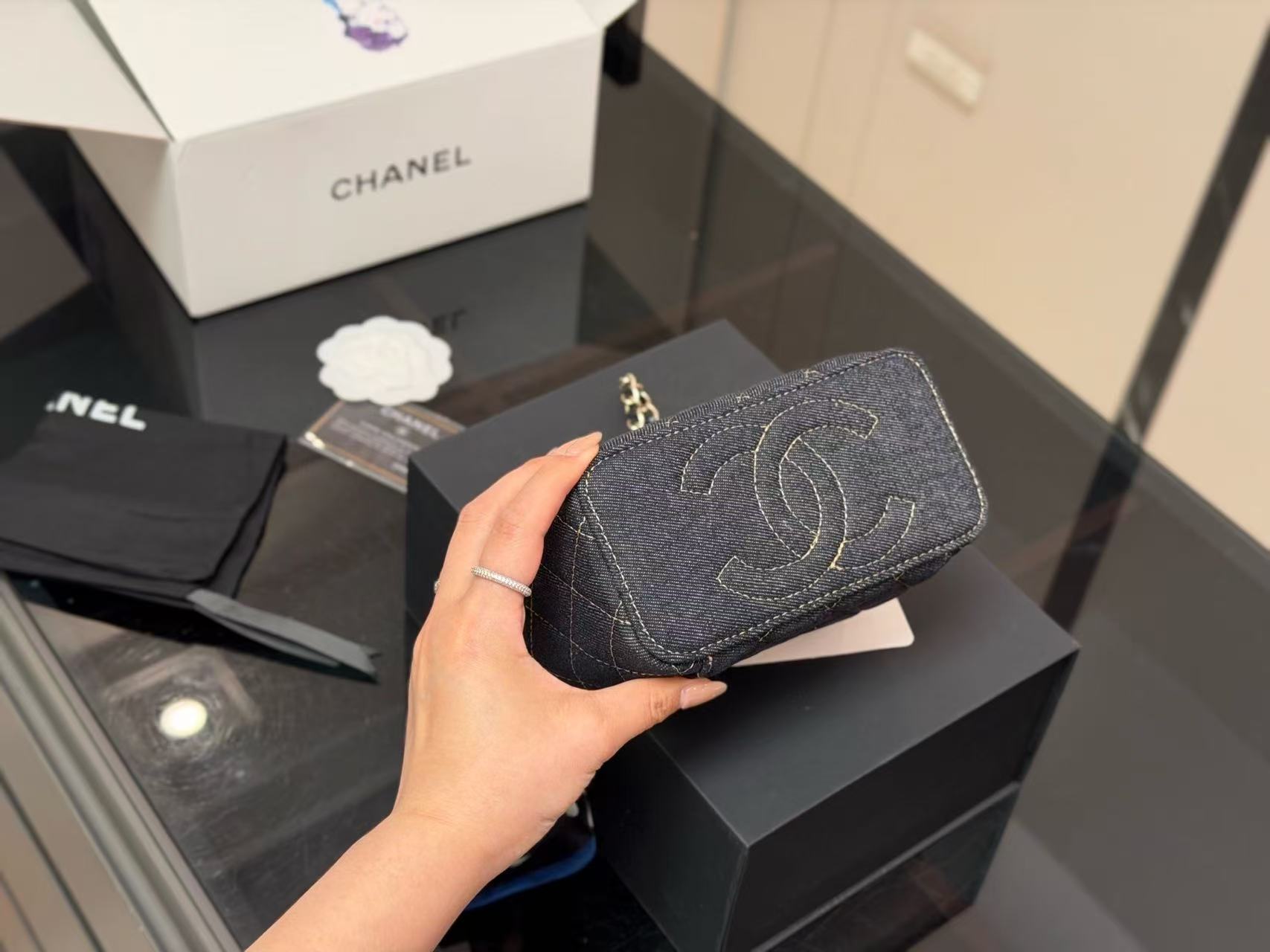 CHANE1 ダブルCチェーンデニムバッグ【50%割引+送料無料】