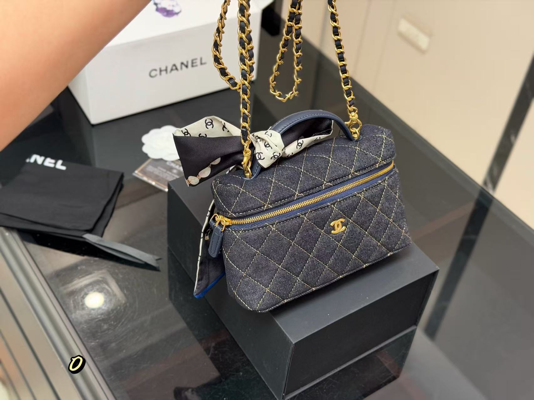 CHANE1 ダブルCチェーンジッパーデニムバッグ【50%割引+送料無料】