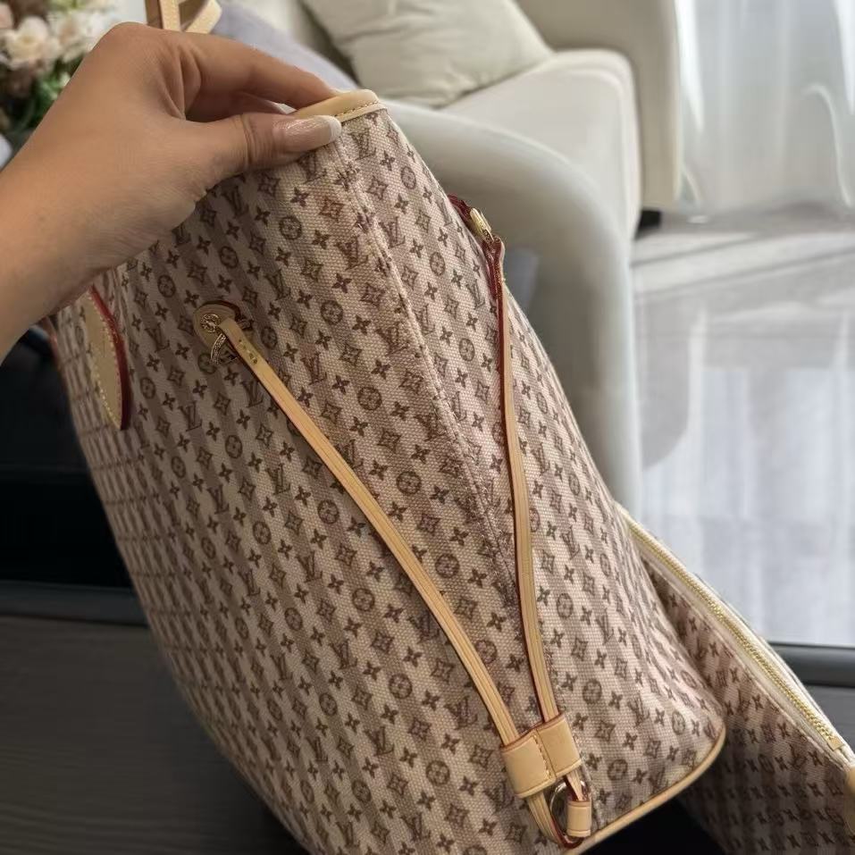 LV Neverfullトートバッグ【50%割引+送料無料】