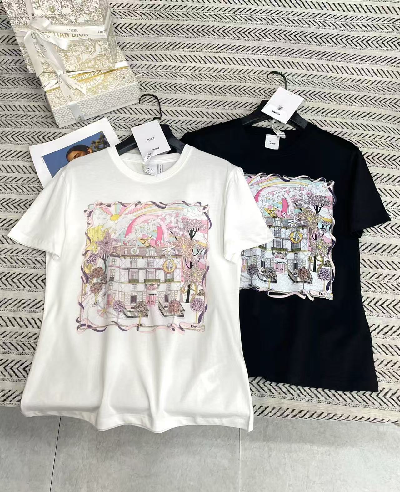 DI0Rプリント入り城柄Tシャツ【50％割引+送料無料】