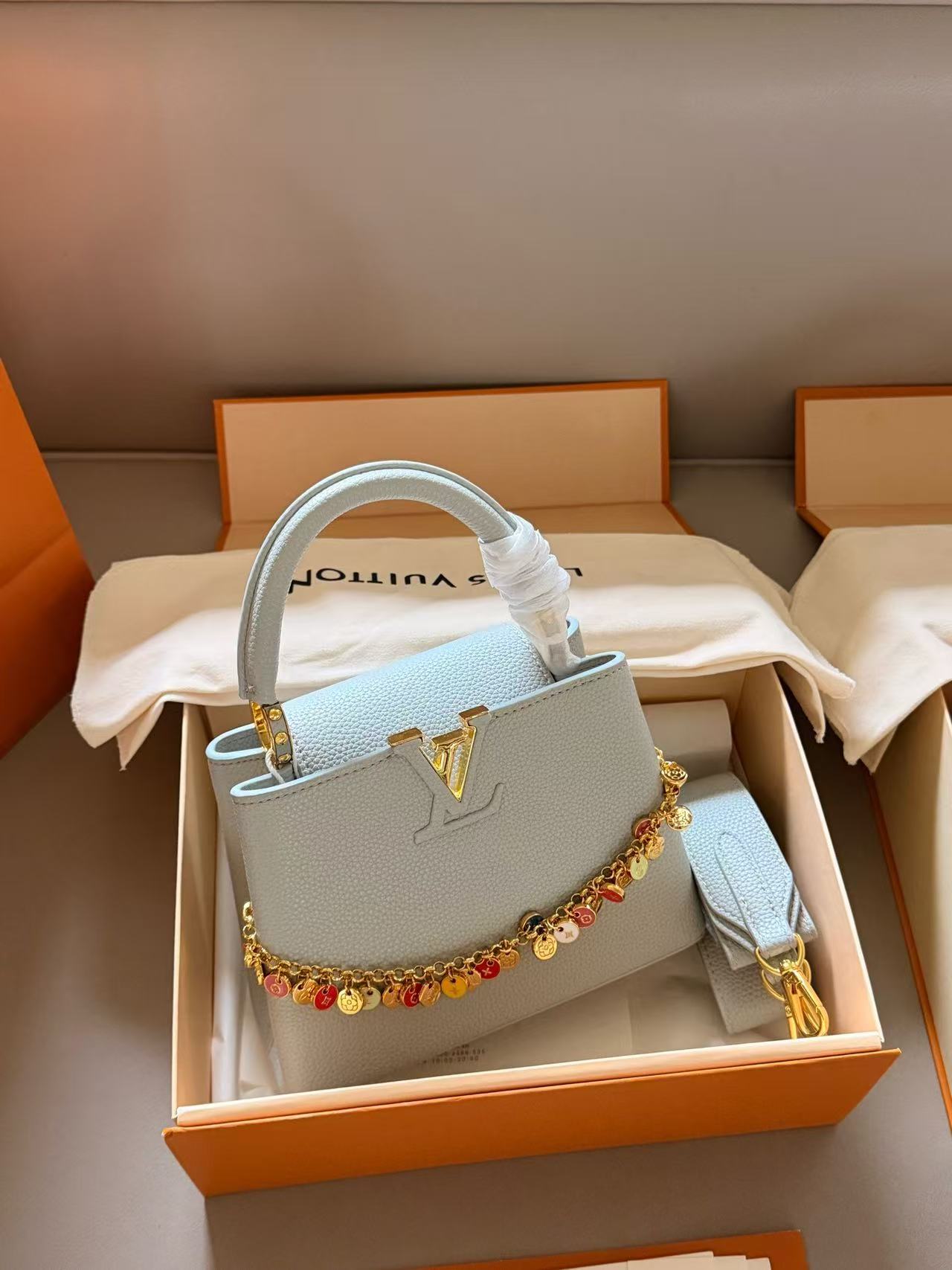 LV Capucinesハンドバッグ【50％割引+送料無料】