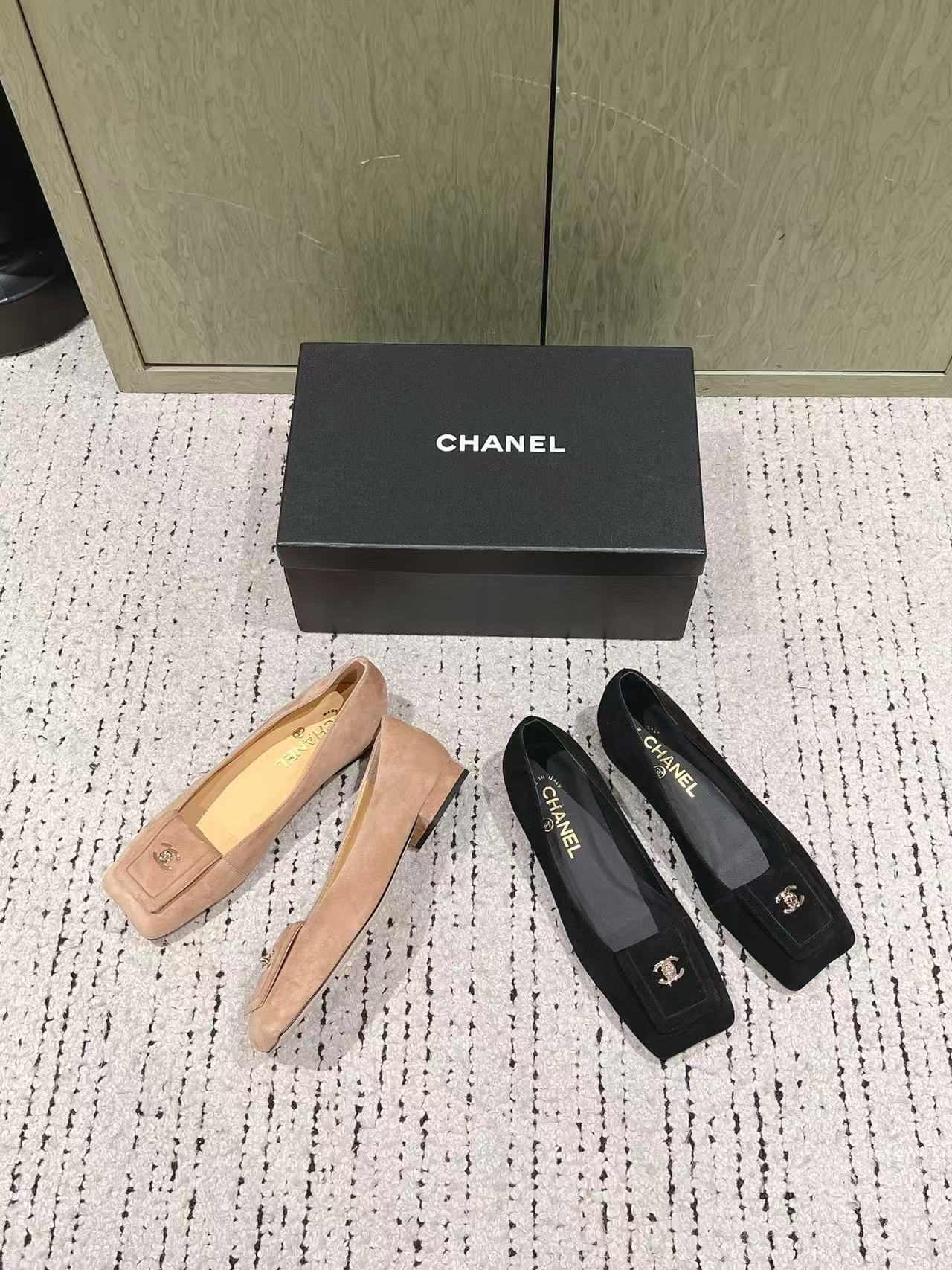 CHANE1 高品質ダブルC鹿革フラットシューズ【50％割引+送料無料】