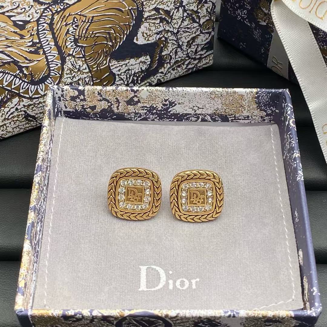 DIOR スクエアレター スタッドピアス【50％割引+送料無料】