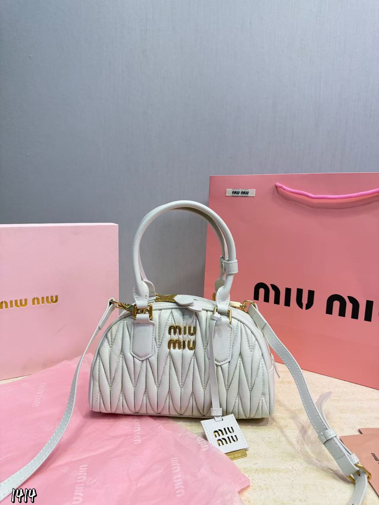 M1UM1U ラムスキン ハンドバッグ【50％割引+送料無料】