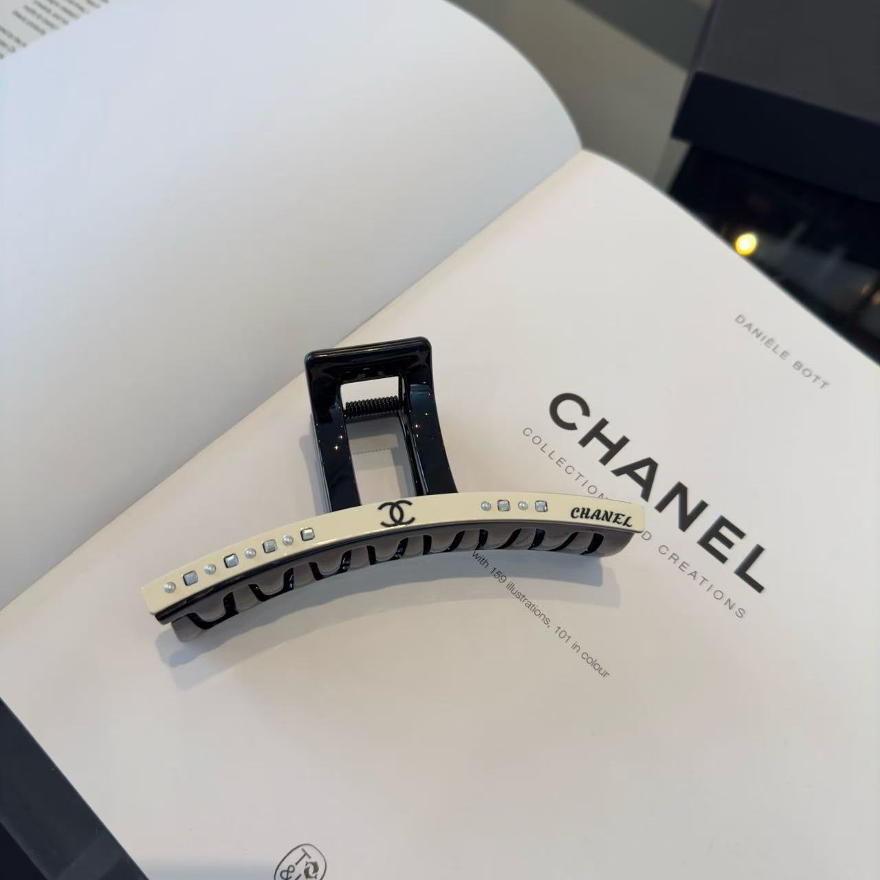 CHANE1 ダブルC カラーブロックヘアクリップ【50％割引+送料無料】