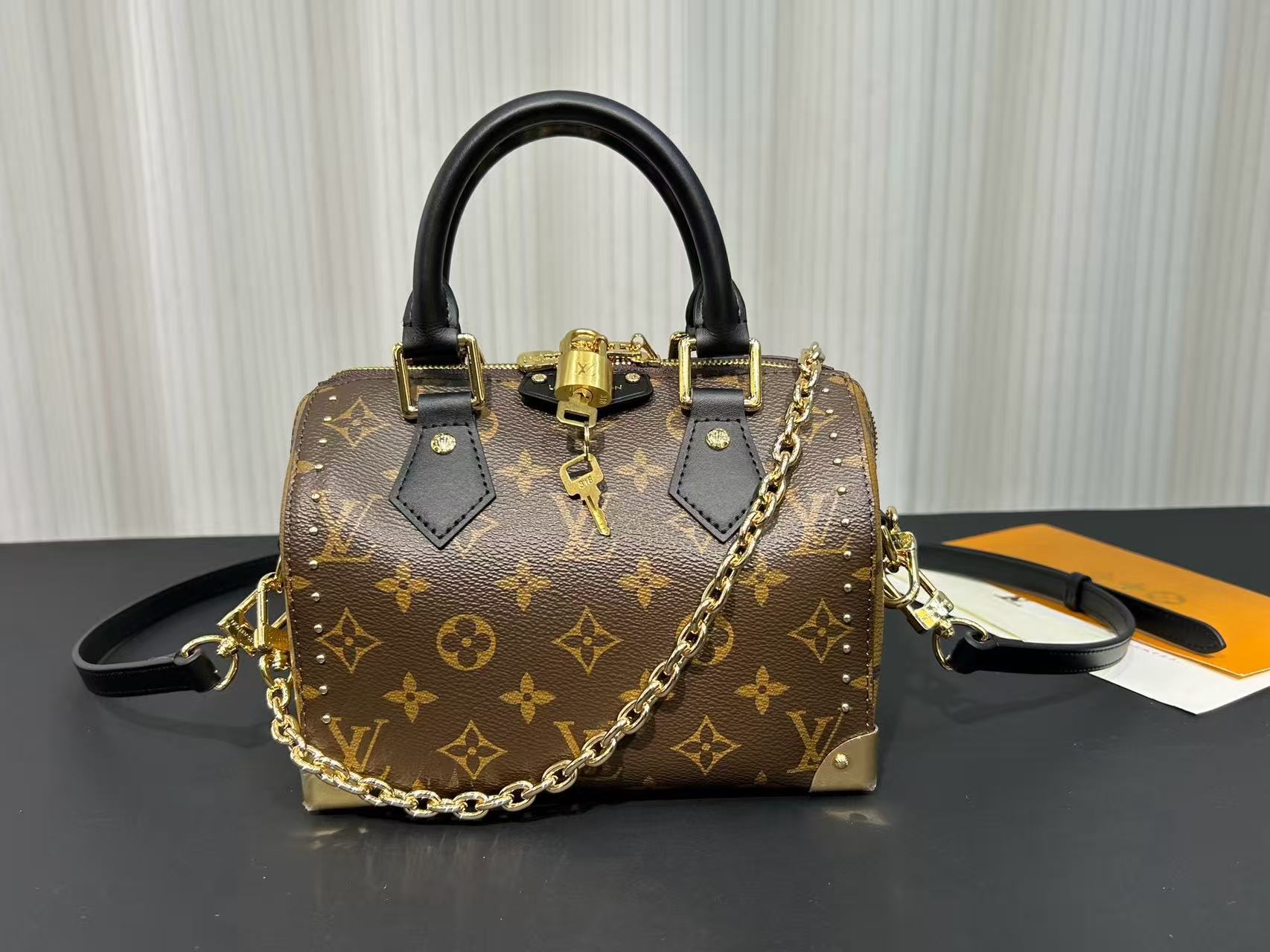 LV チェーン＆スタッズ ハンドバッグ【50％割引+送料無料】
