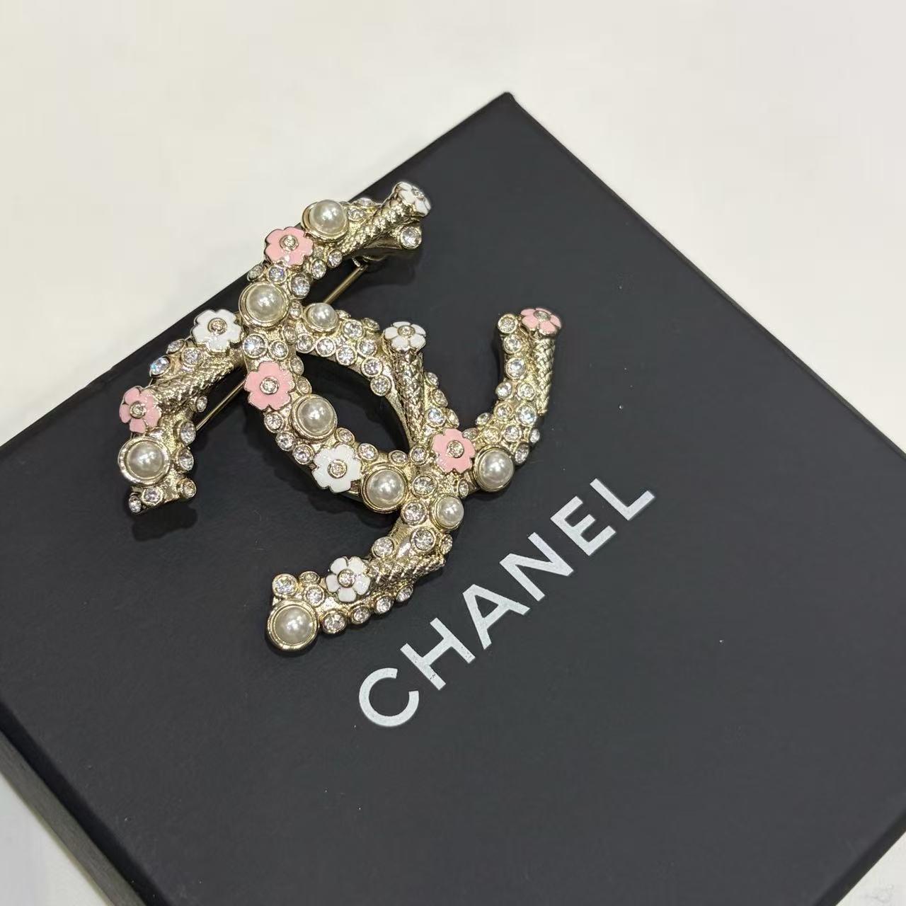 CHANE1 フラワーパールブローチ【50％割引+送料無料】