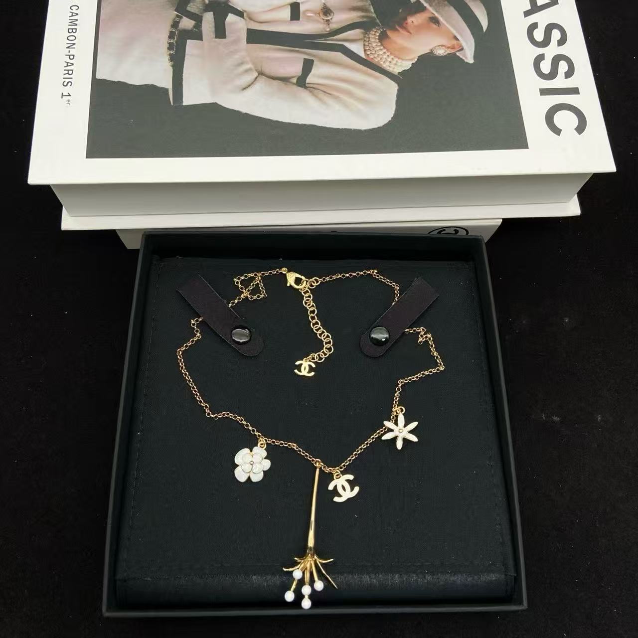CHANE1 ダブルCフラワーネックレス【50％割引+送料無料】
