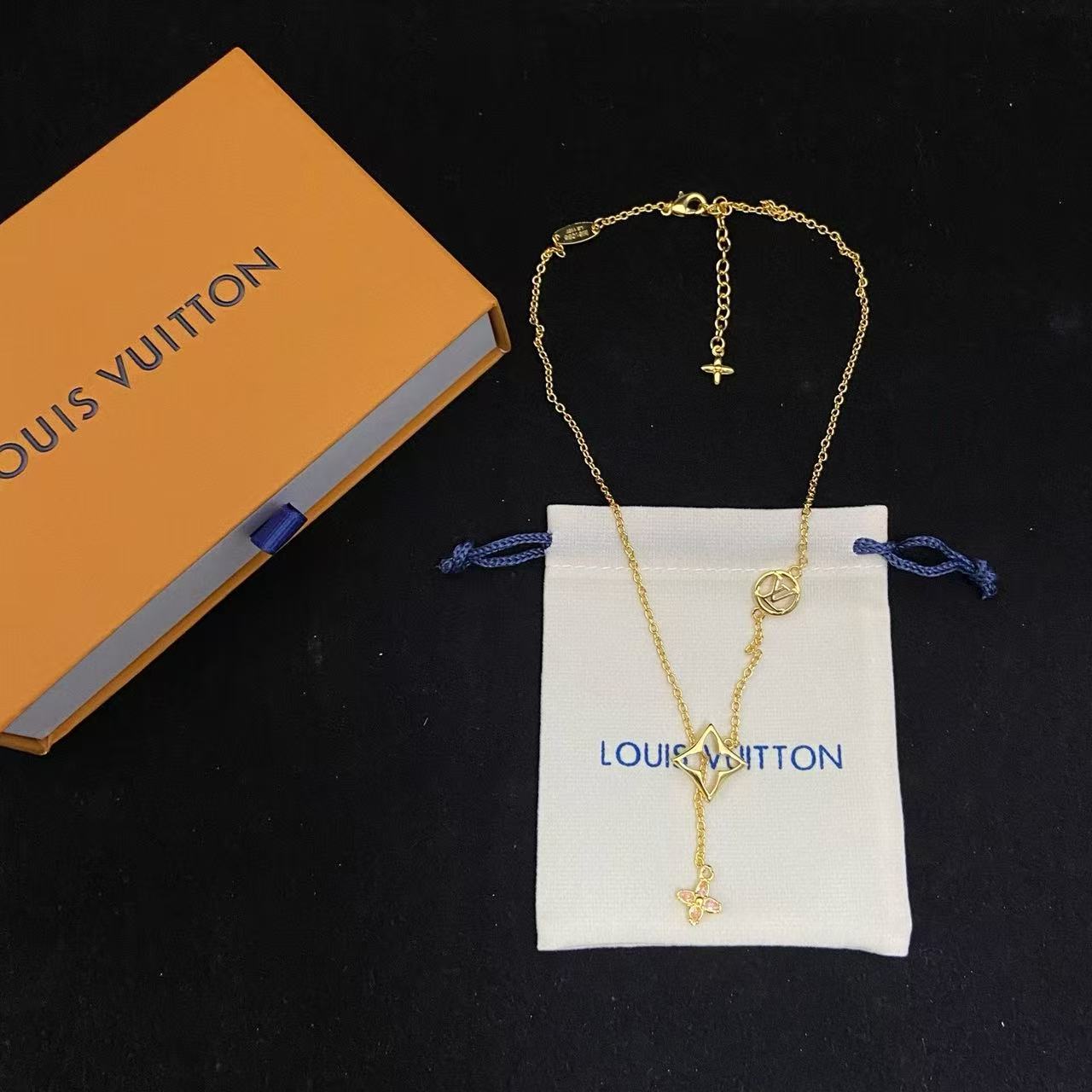 LV オープンワーク・クローバー ネックレス【50％割引+送料無料】